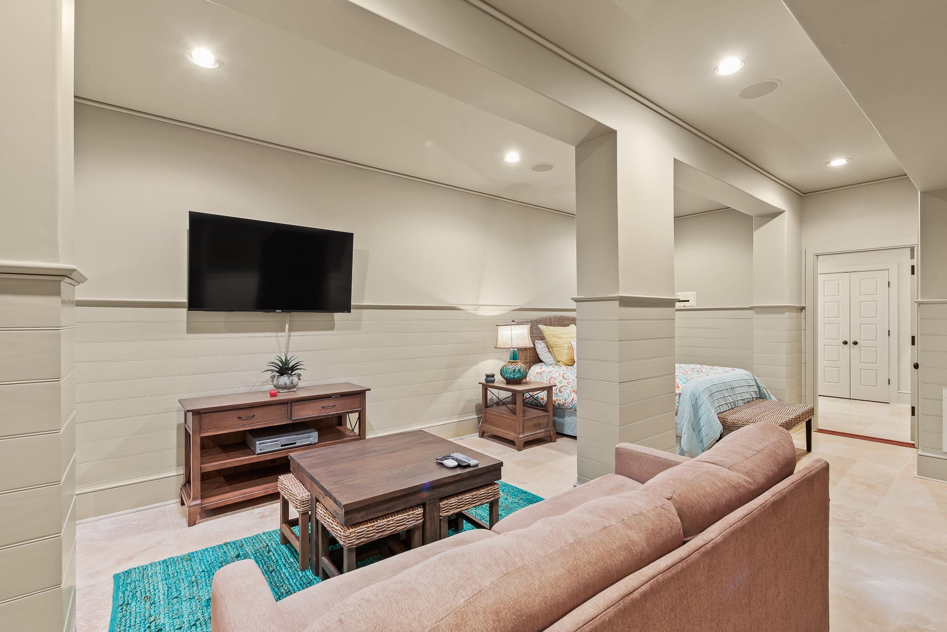 RETREAT THE - Residential