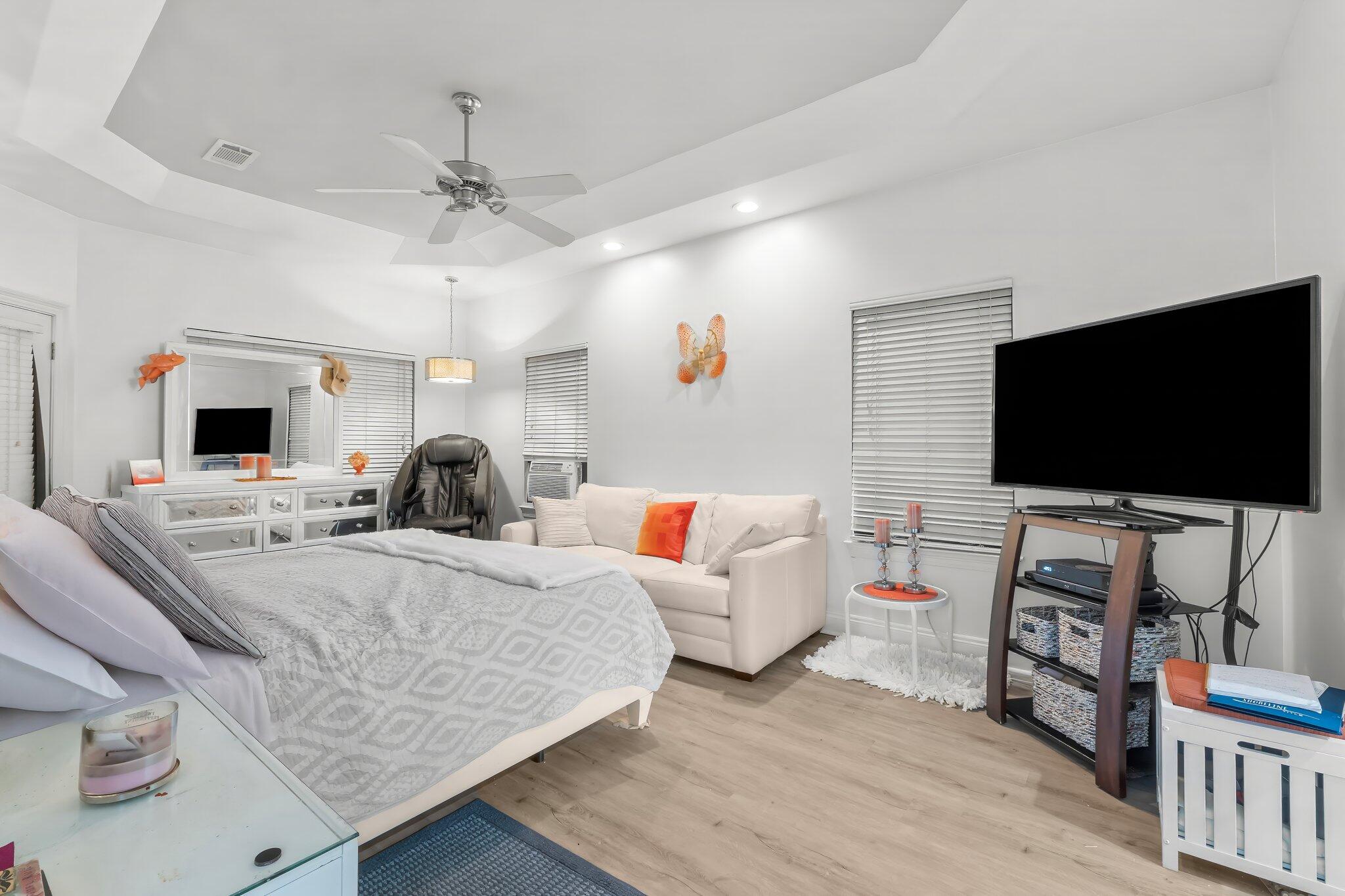 HOLIDAY SHORES EST 4TH
ADDN - Residential