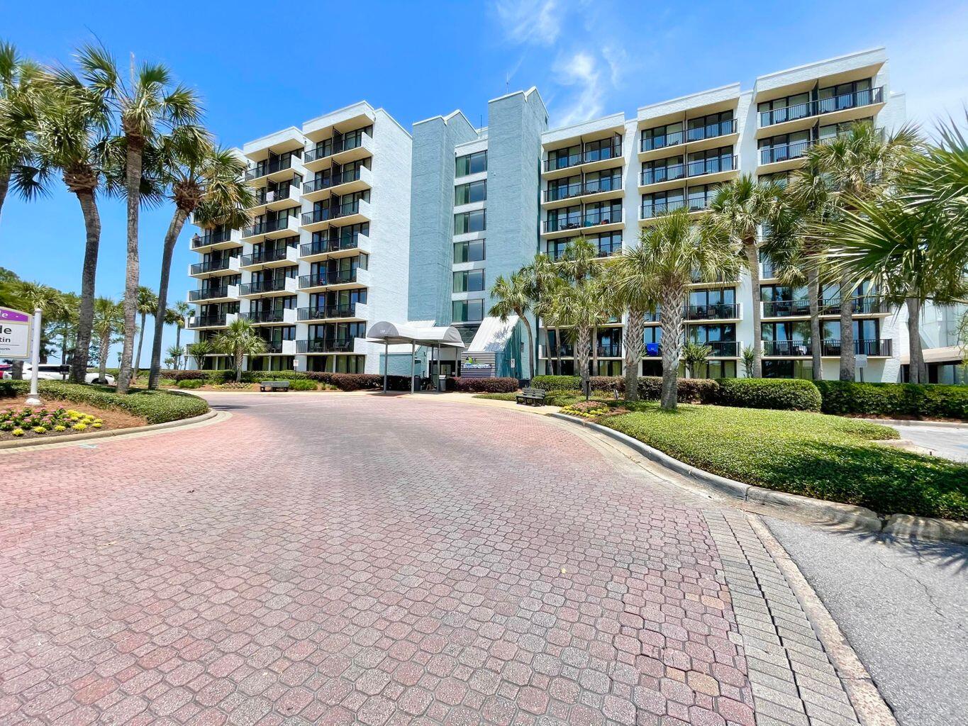 Bayside studio available for limited 6 month period per Owner.