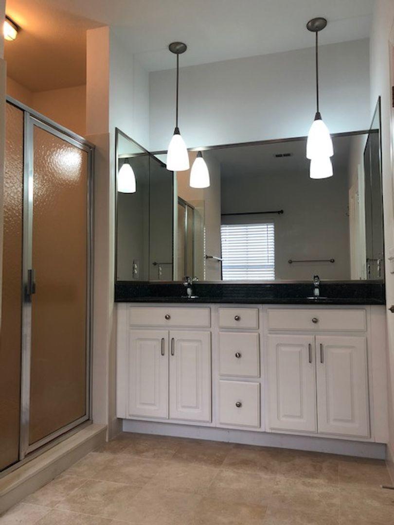 SOUTH HAVEN TOWNHOMES - Residential Lease