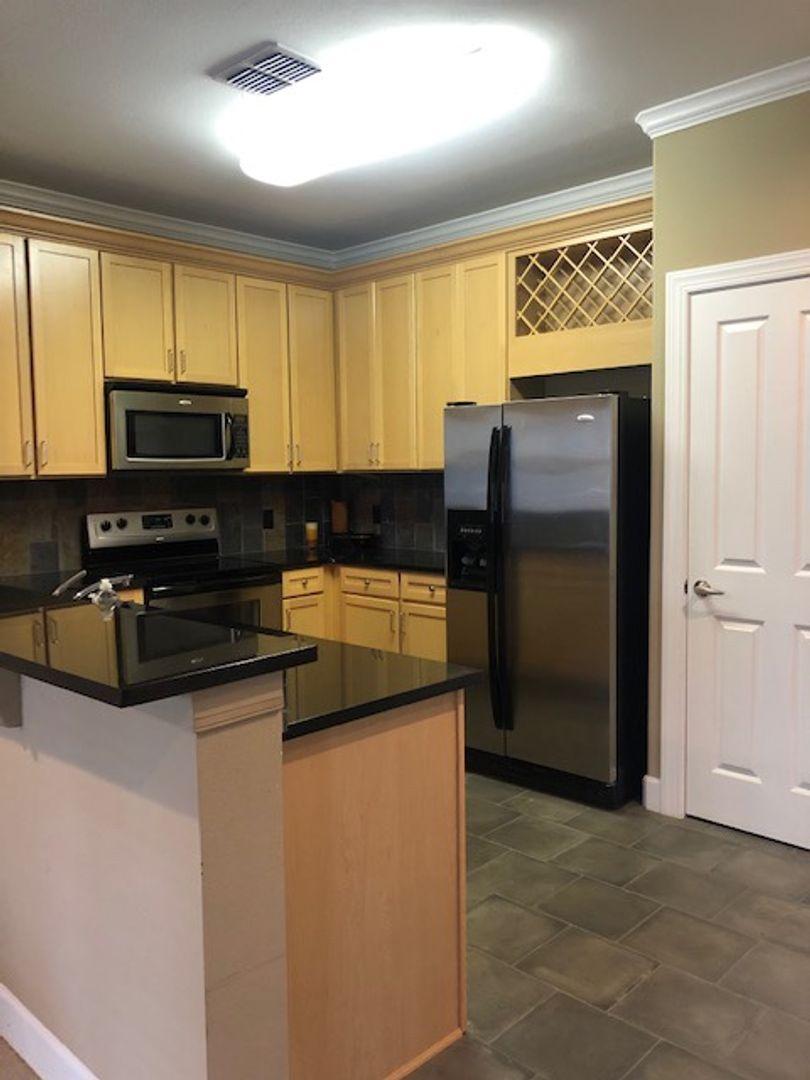 SOUTH HAVEN TOWNHOMES - Residential Lease