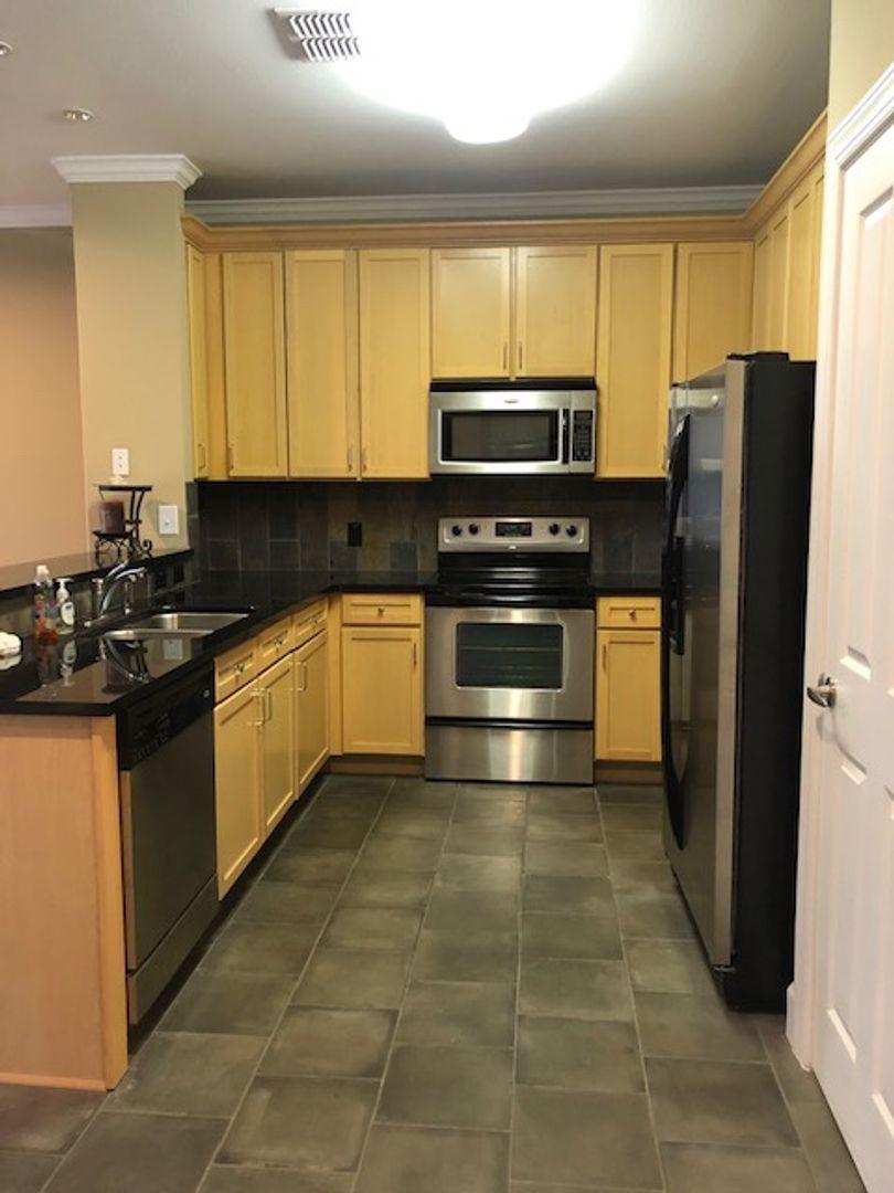 SOUTH HAVEN TOWNHOMES - Residential Lease