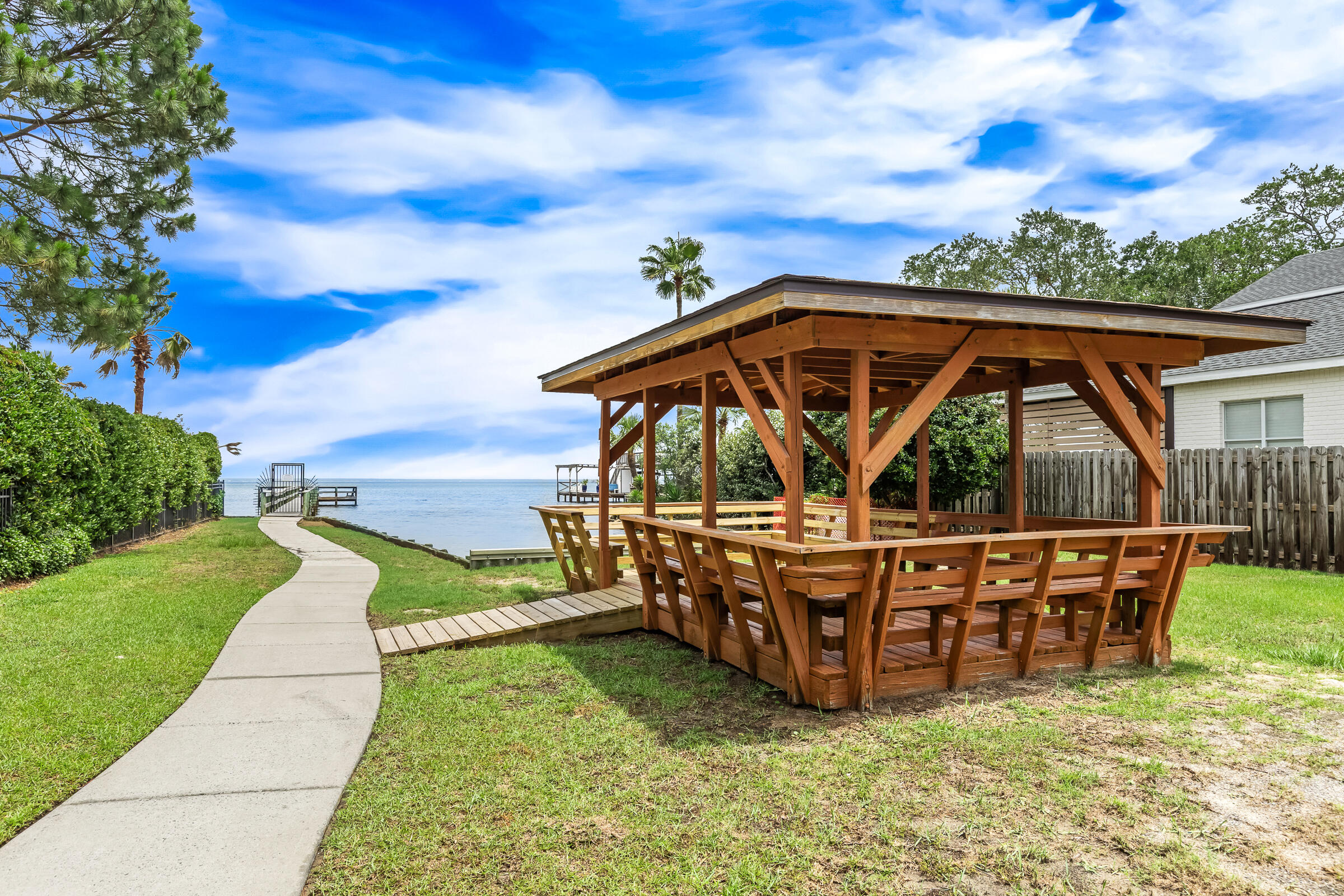 BAYSIDE - Residential