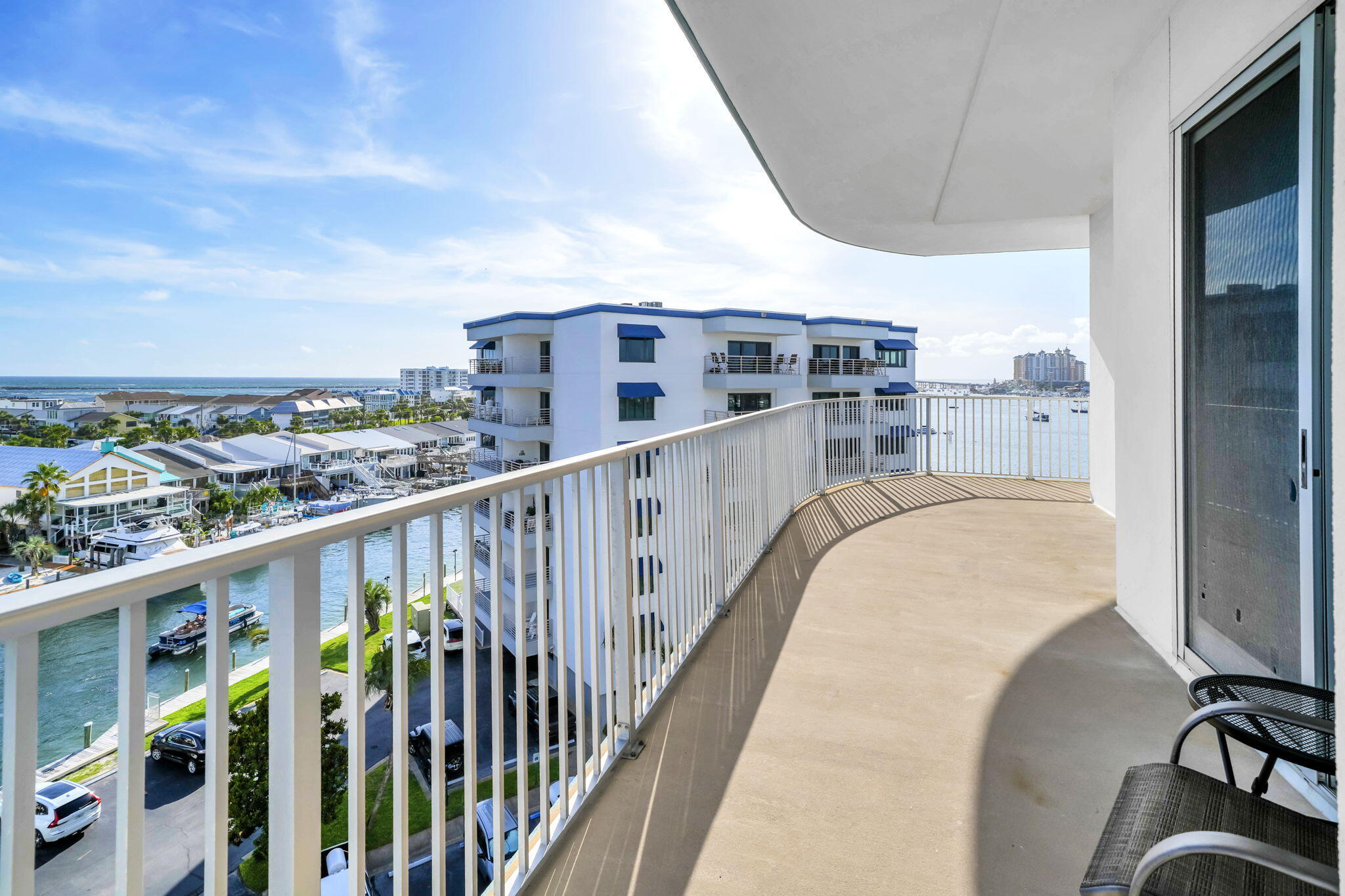 HARBOR LIGHTS - Residential