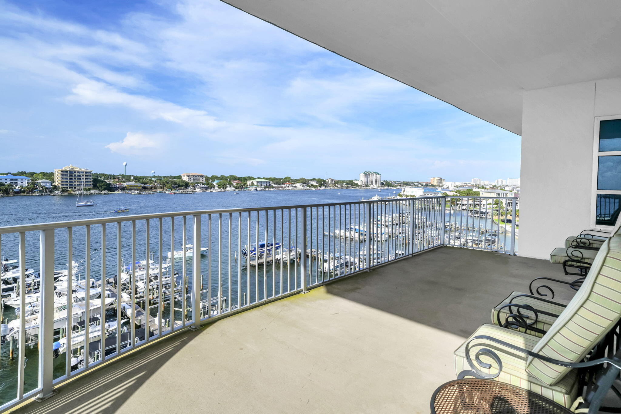 HARBOR LIGHTS - Residential