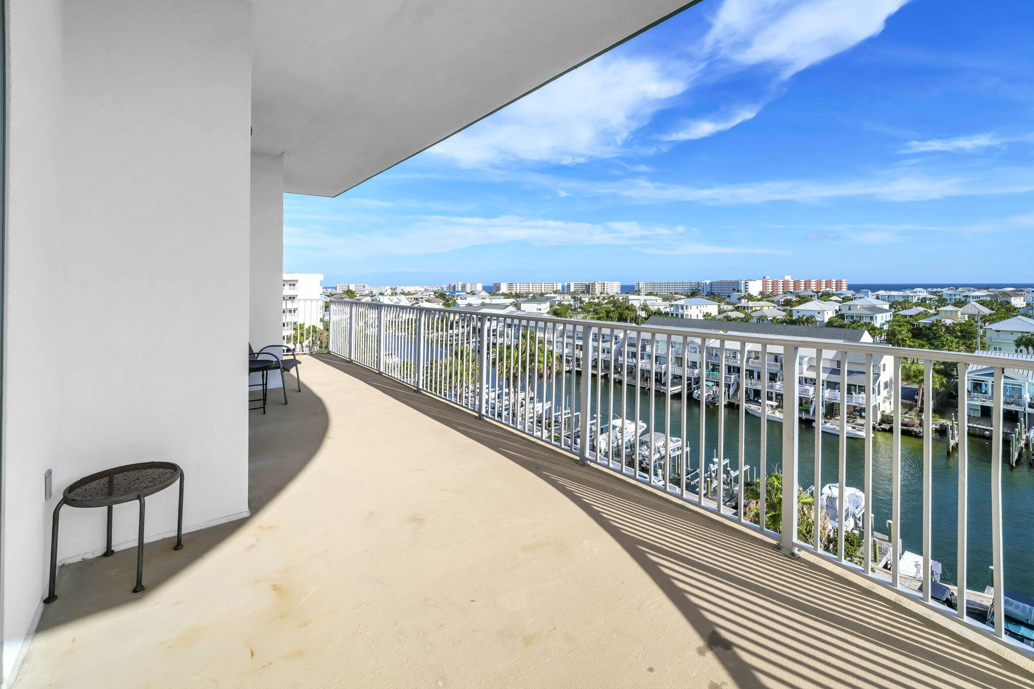 HARBOR LIGHTS - Residential