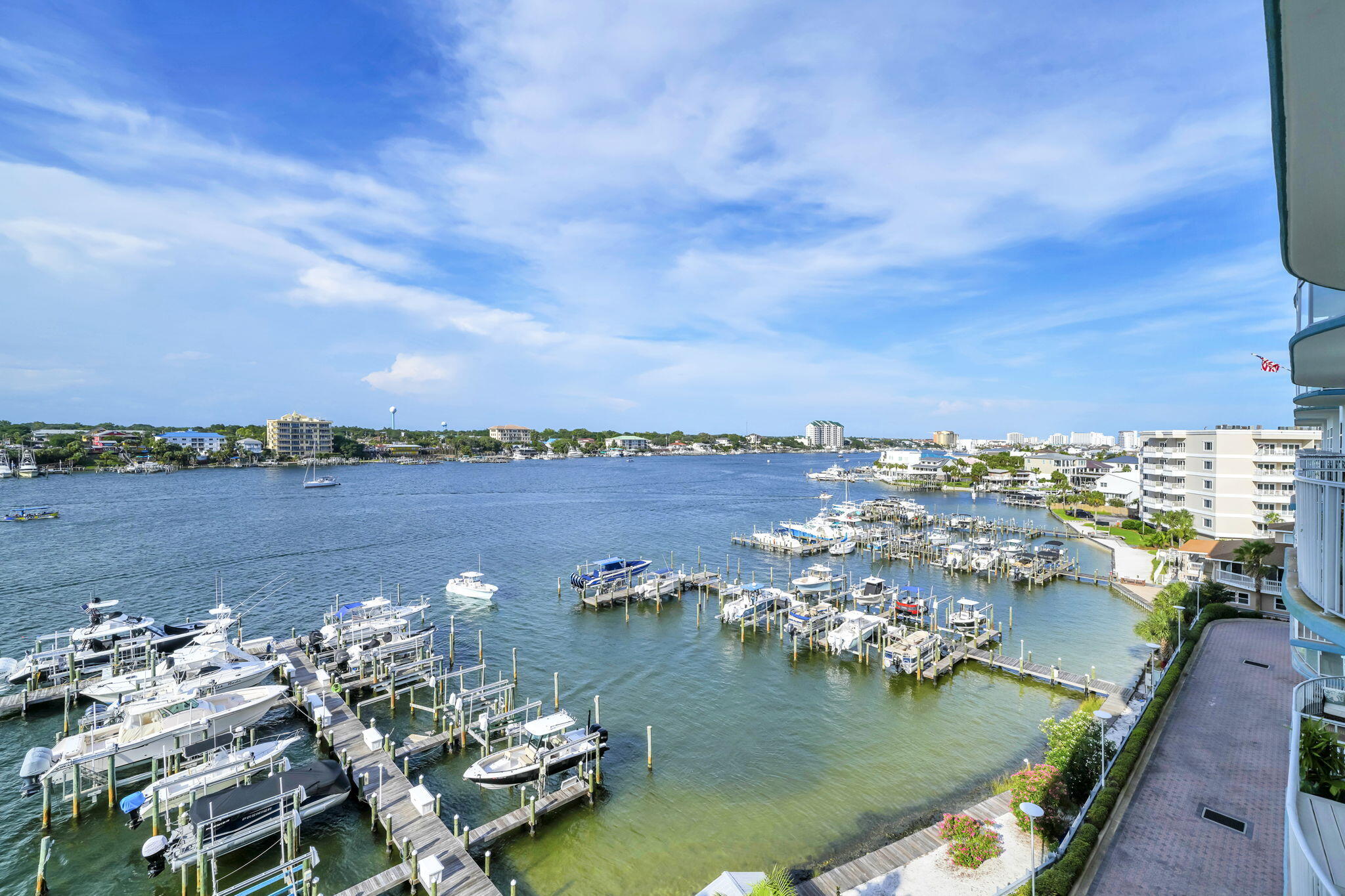 HARBOR LIGHTS - Residential