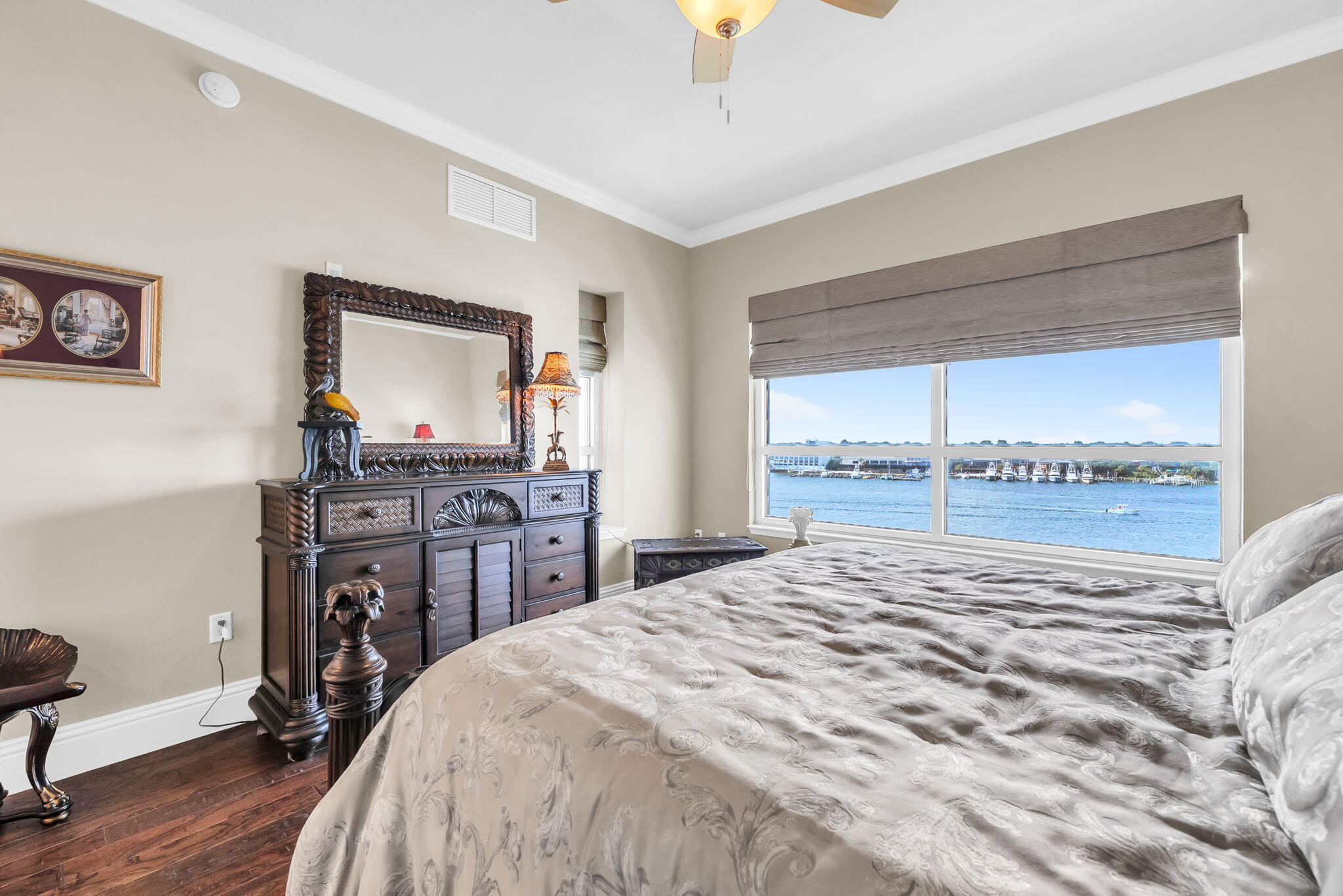 HARBOR LIGHTS - Residential
