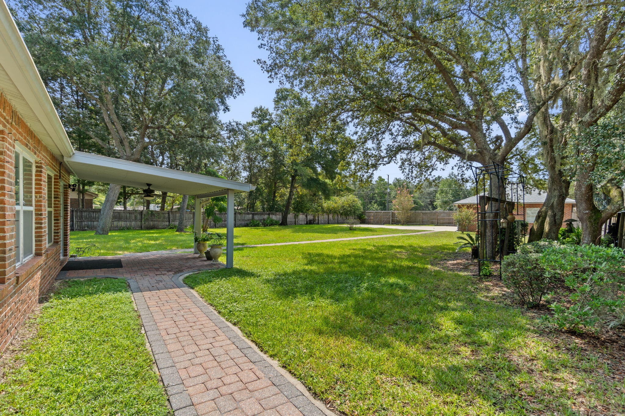 ROBLEDAL ESTATES - Residential