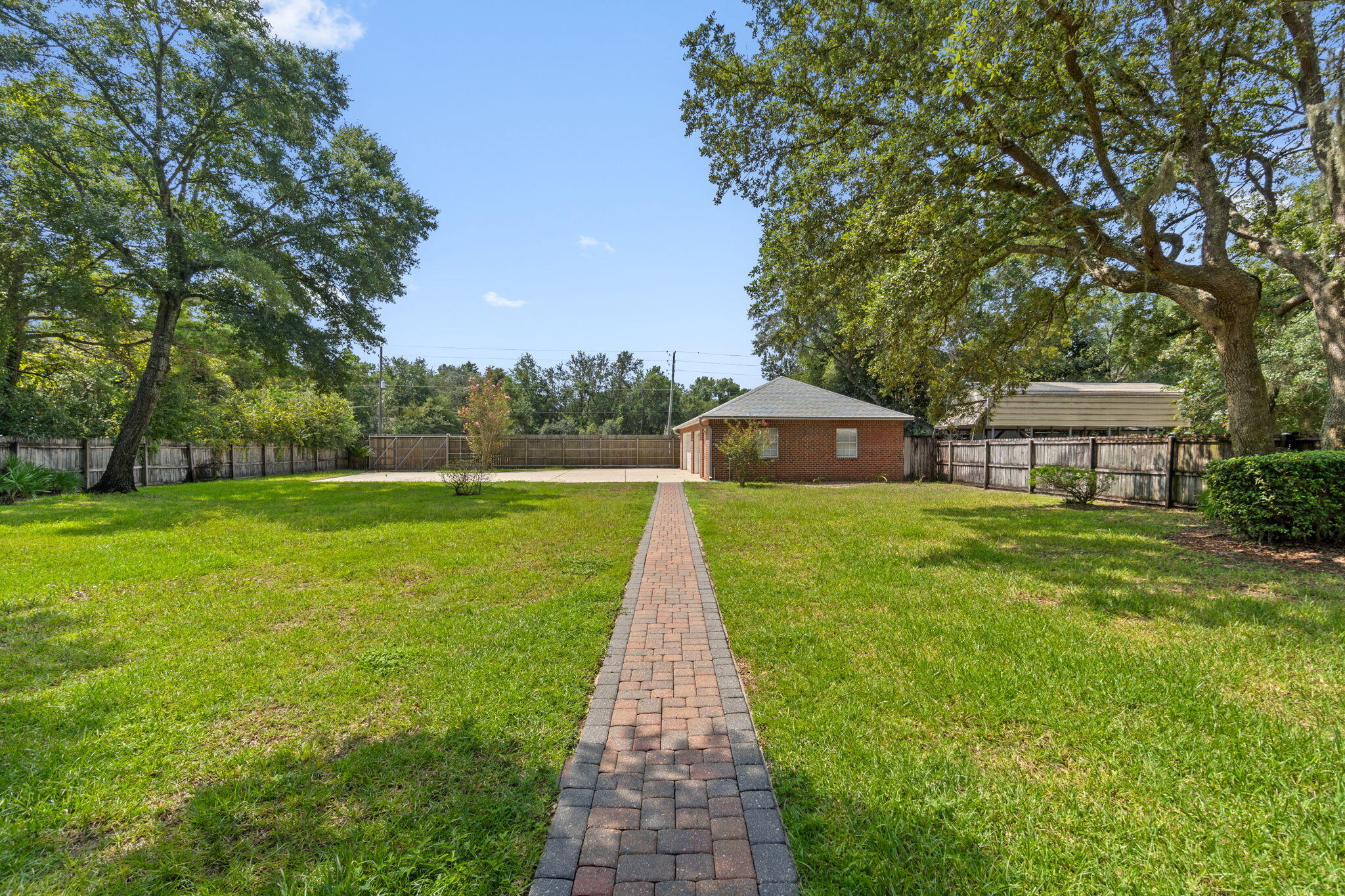 ROBLEDAL ESTATES - Residential