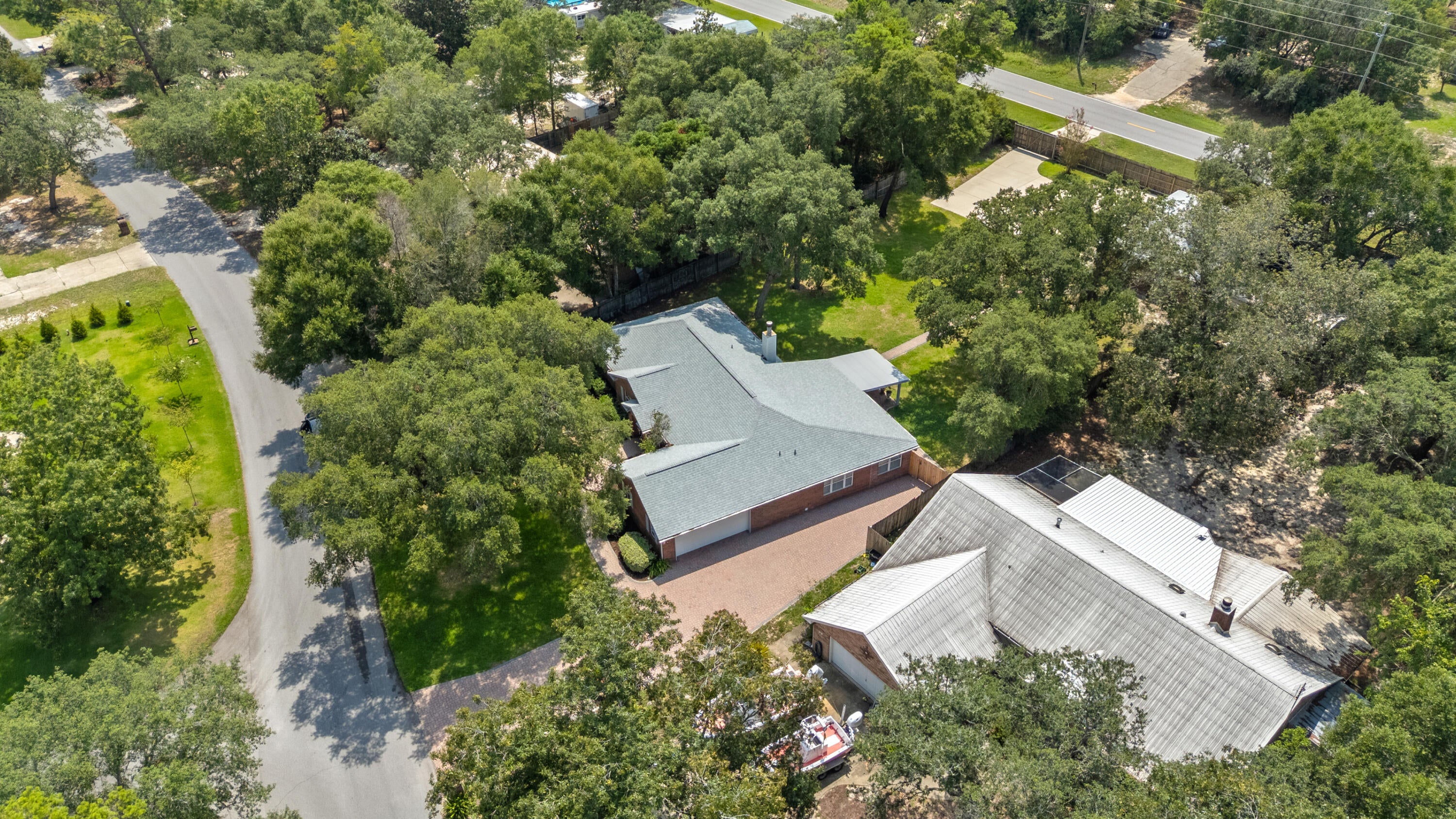 ROBLEDAL ESTATES - Residential