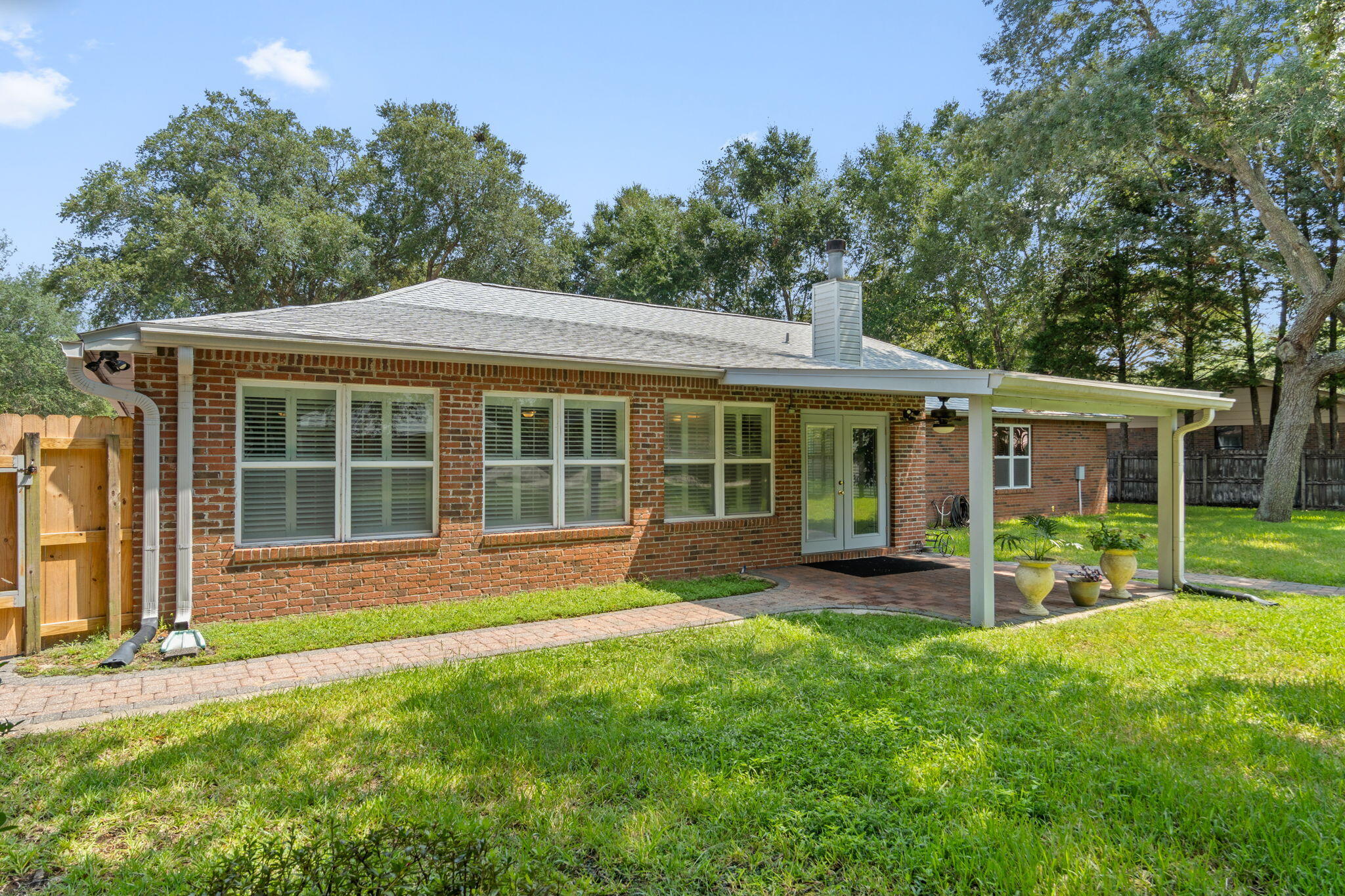 ROBLEDAL ESTATES - Residential
