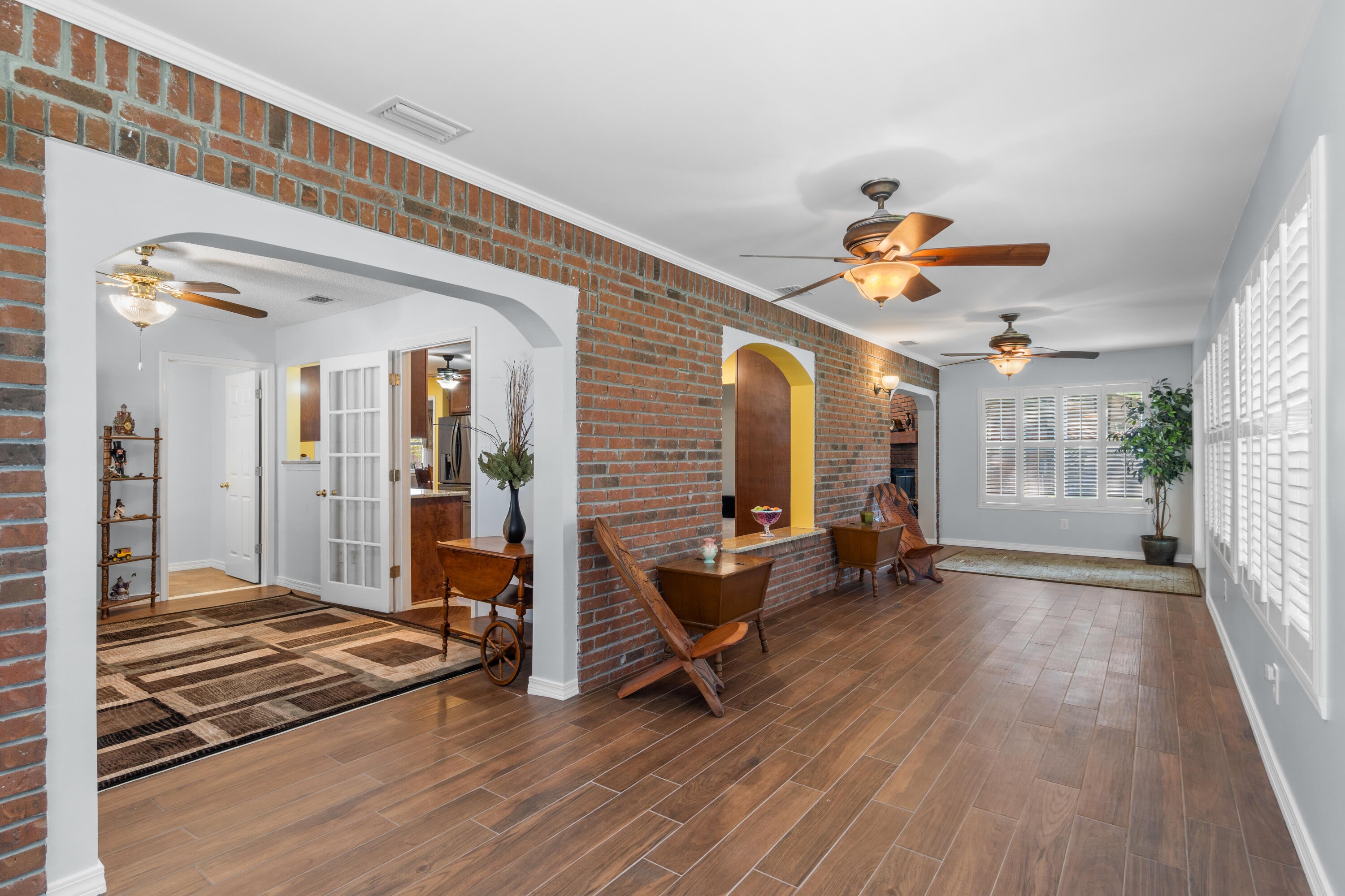 ROBLEDAL ESTATES - Residential