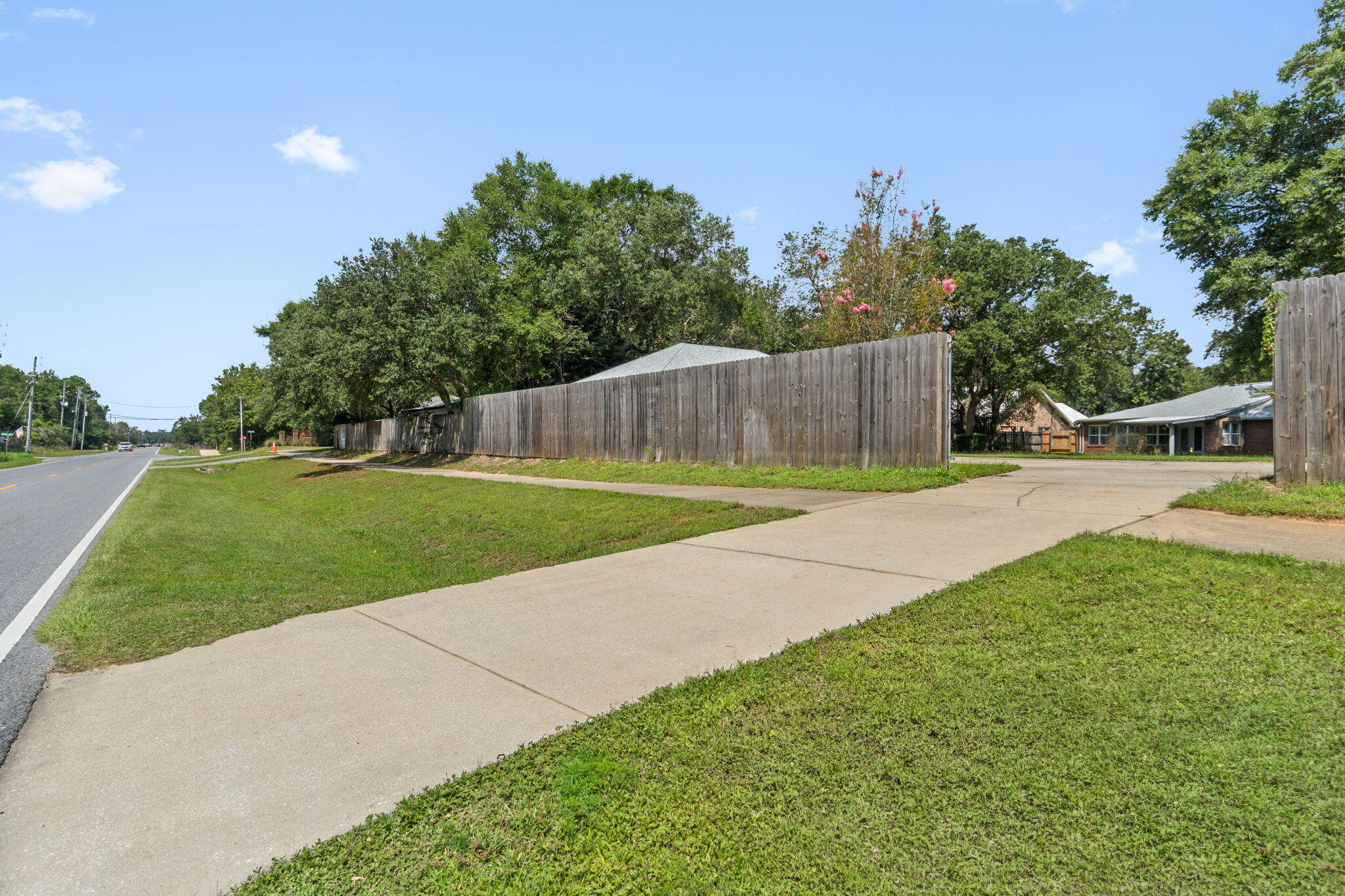 ROBLEDAL ESTATES - Residential