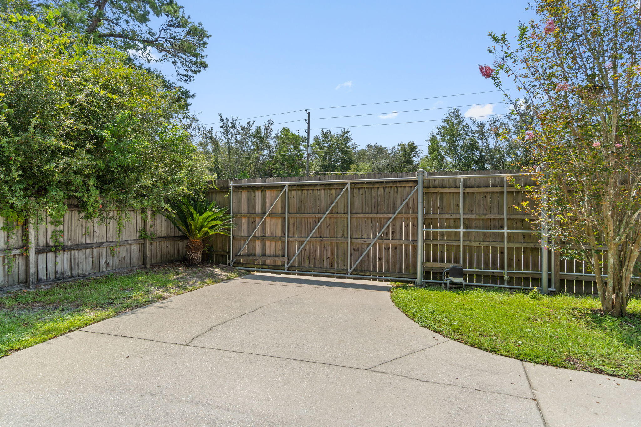 ROBLEDAL ESTATES - Residential