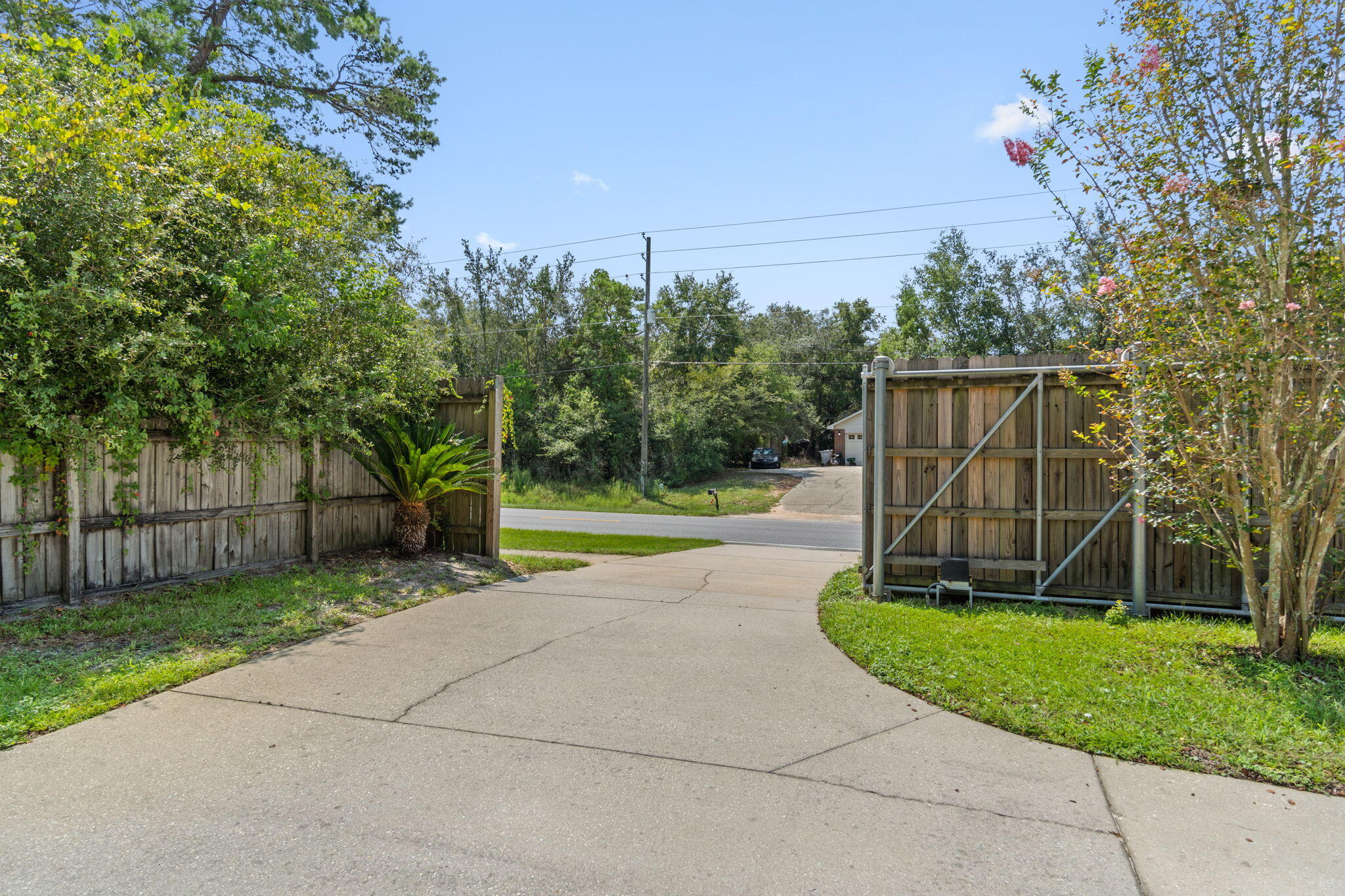 ROBLEDAL ESTATES - Residential
