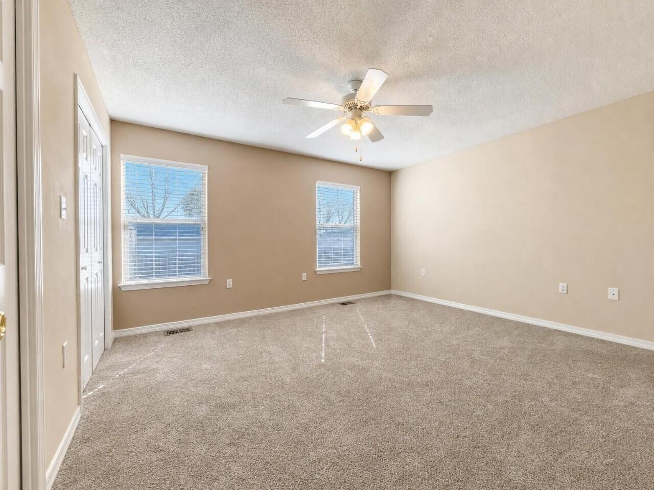 OAK PARK TOWNHOMES - Residential Lease