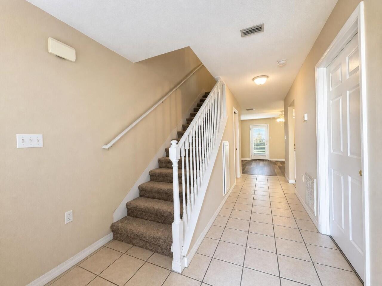 OAK PARK TOWNHOMES - Residential Lease