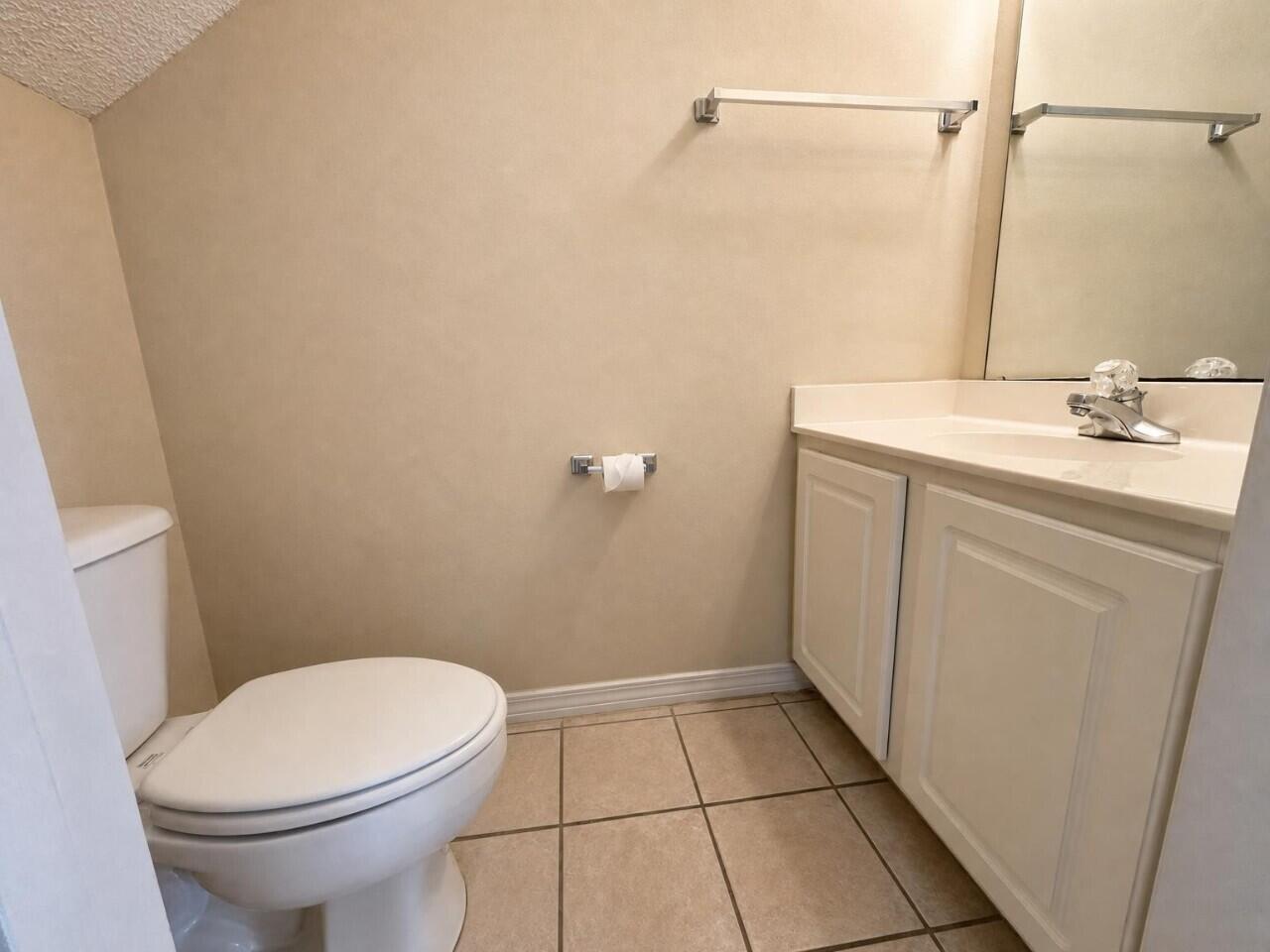 OAK PARK TOWNHOMES - Residential Lease