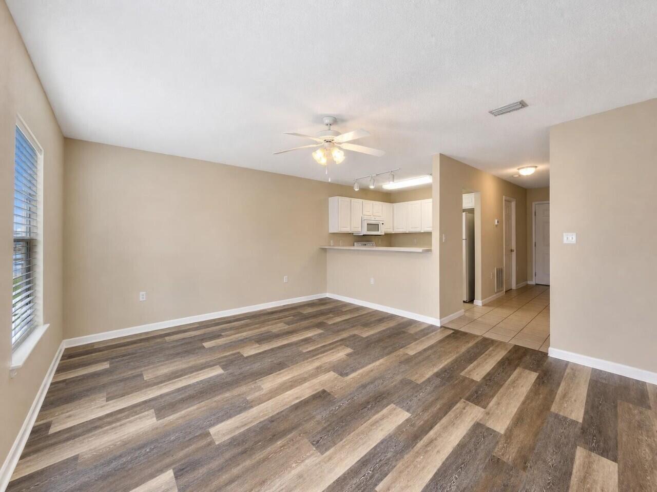OAK PARK TOWNHOMES - Residential Lease