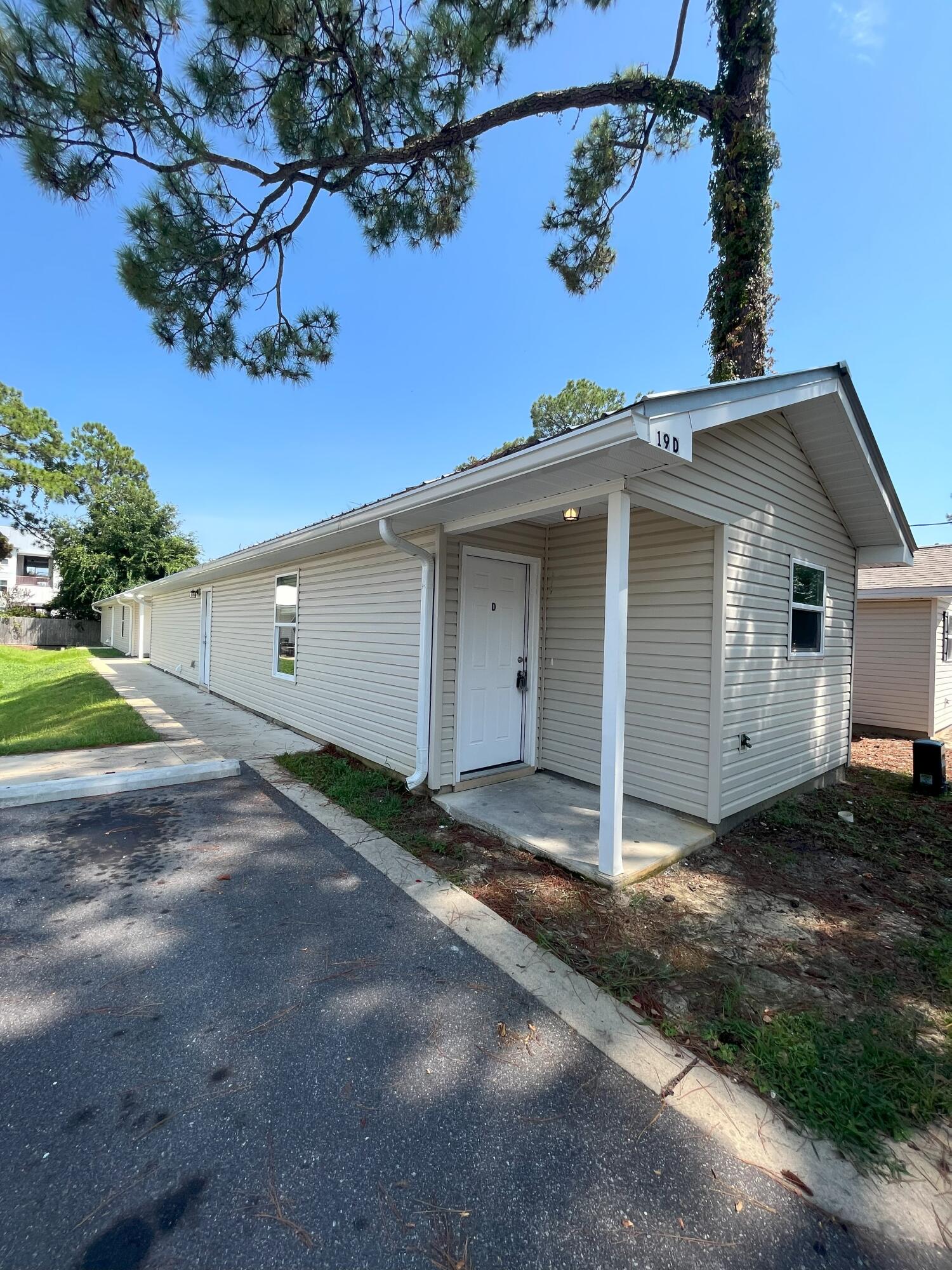 This adorable duplex was built in 2018.  It has a contemporary look that is hard to come by. Very close to downtown Fort Walton Beach and the beaches. Indoor washer/dryer connections