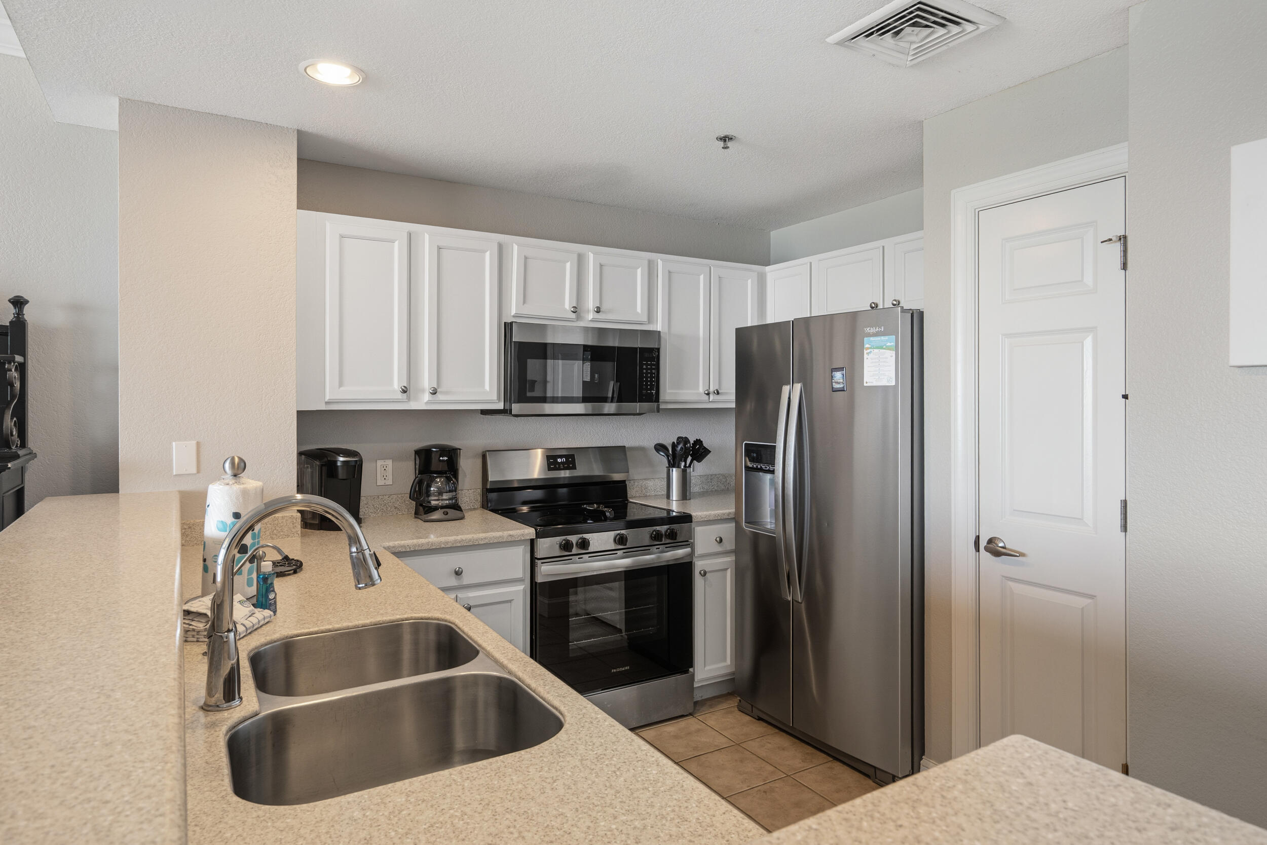 EMERALD DOLPHIN - Residential