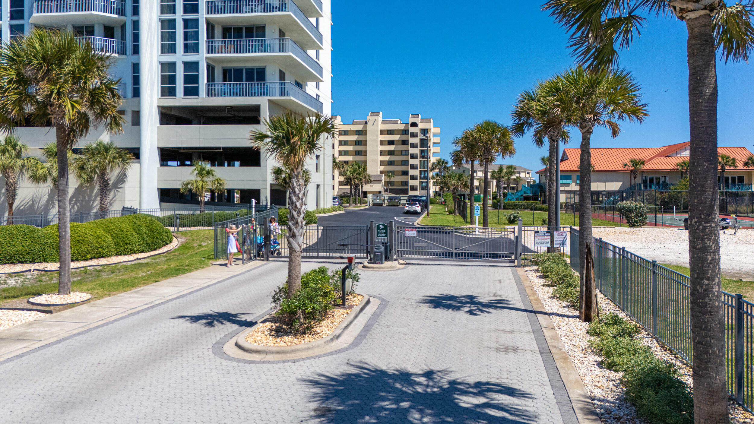 EMERALD DOLPHIN - Residential