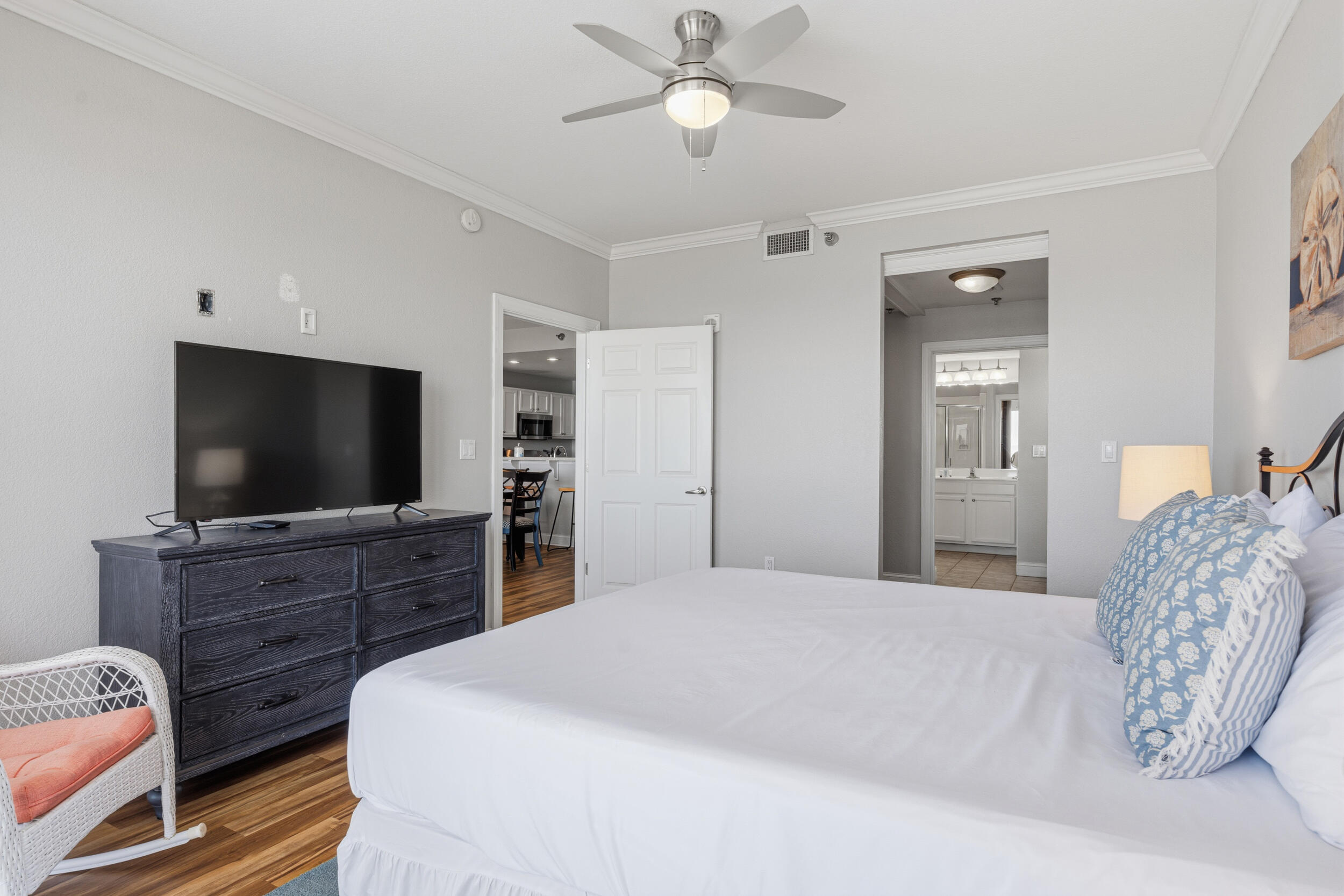 EMERALD DOLPHIN - Residential