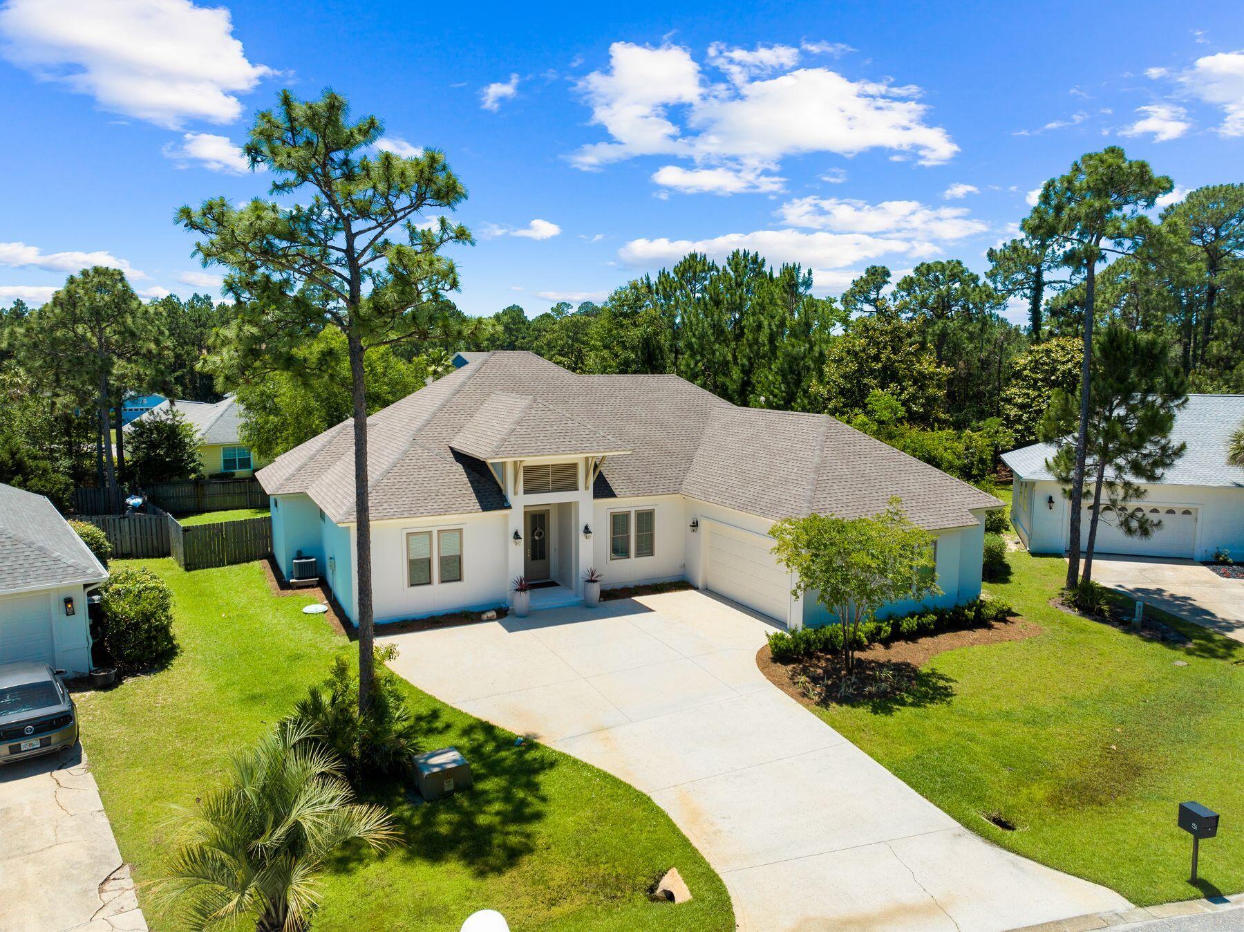 PELICAN BAY - Residential