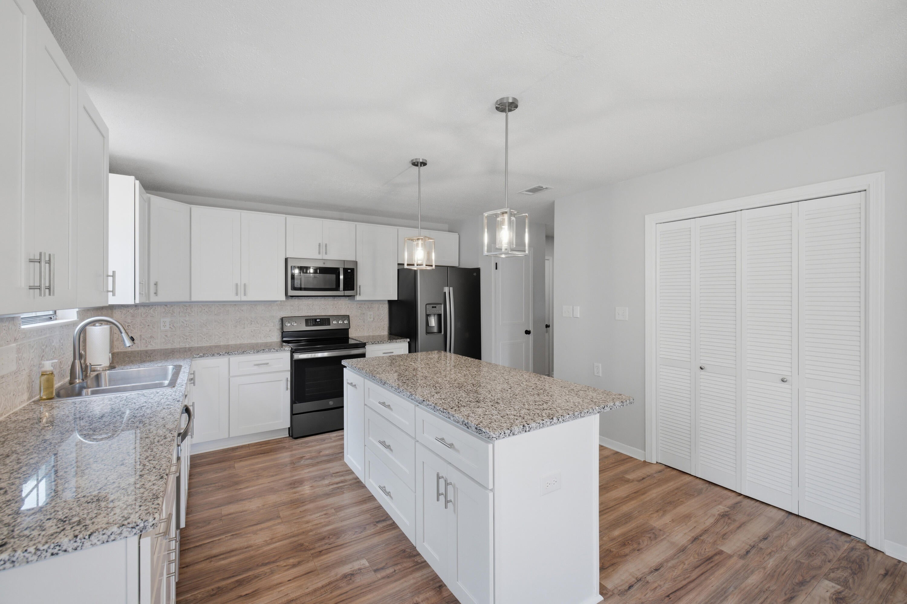 CREEKSIDE 4 - Residential
