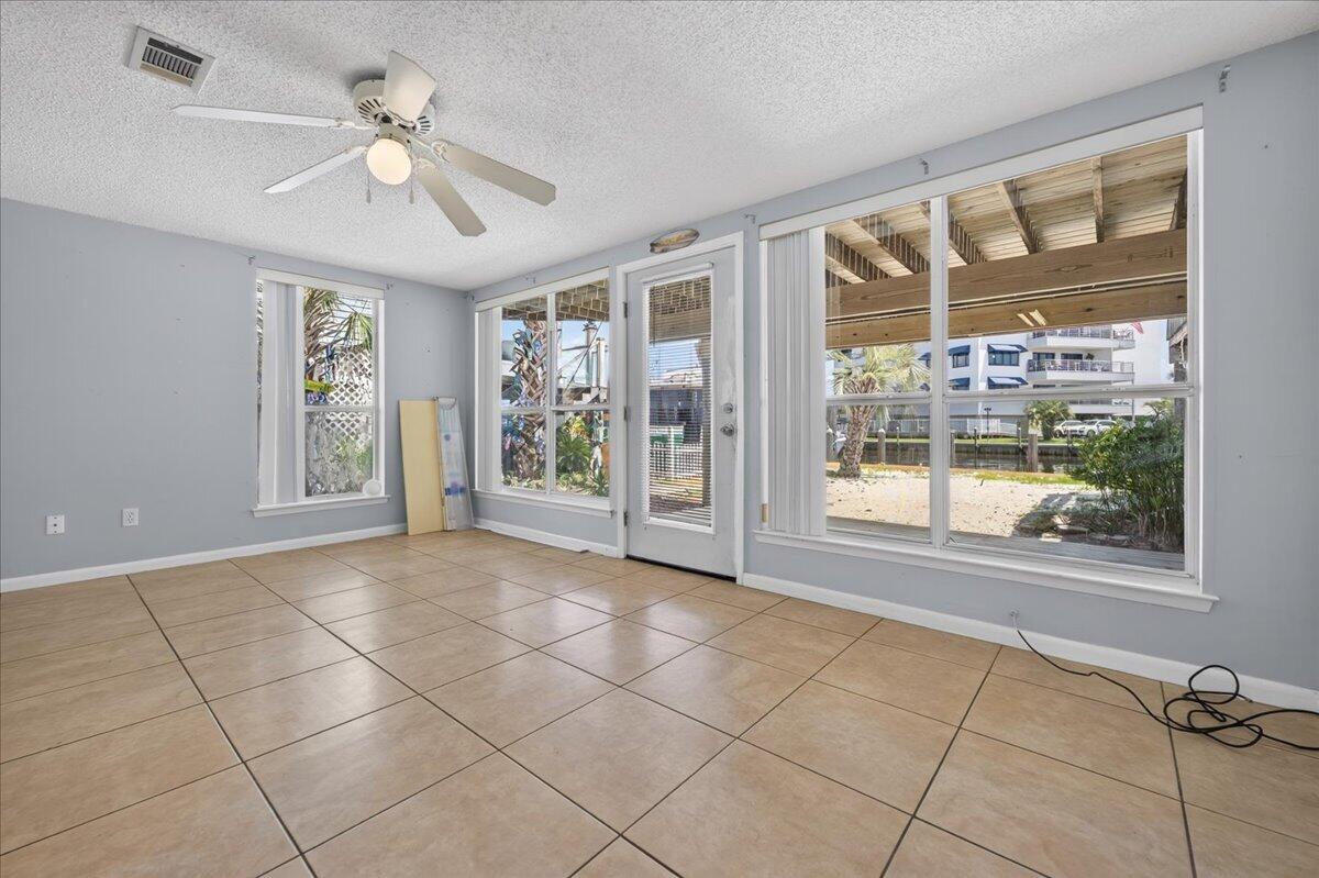 HOLIDAY ISLE - Residential