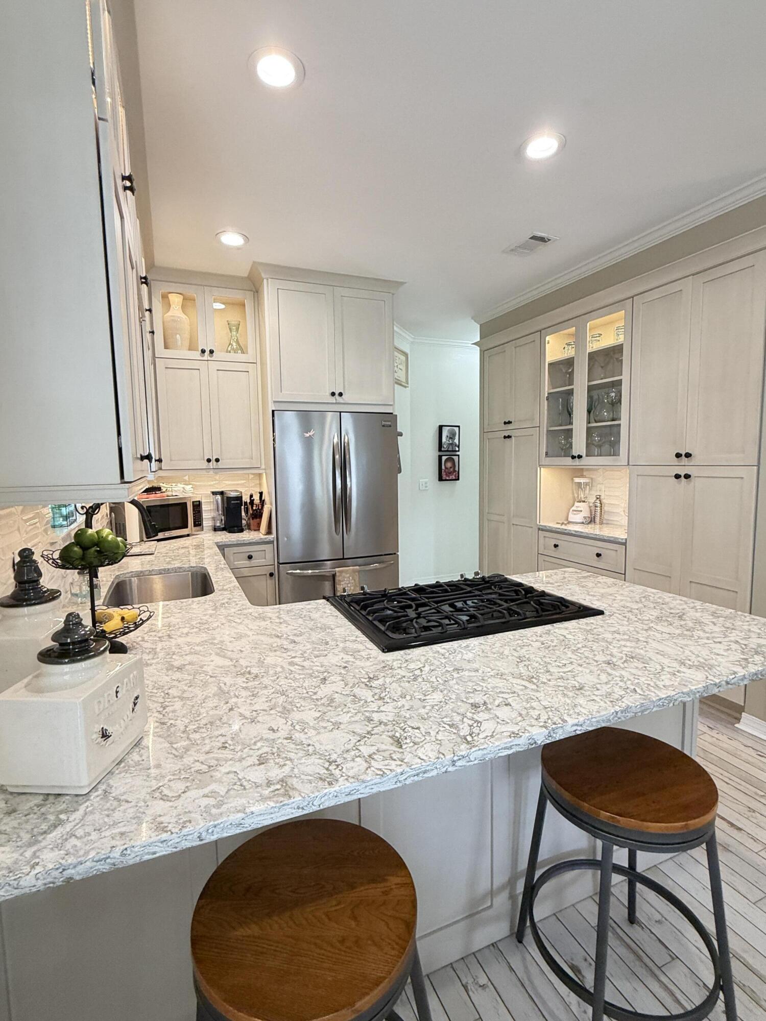 CRYSTAL SHORES - Residential