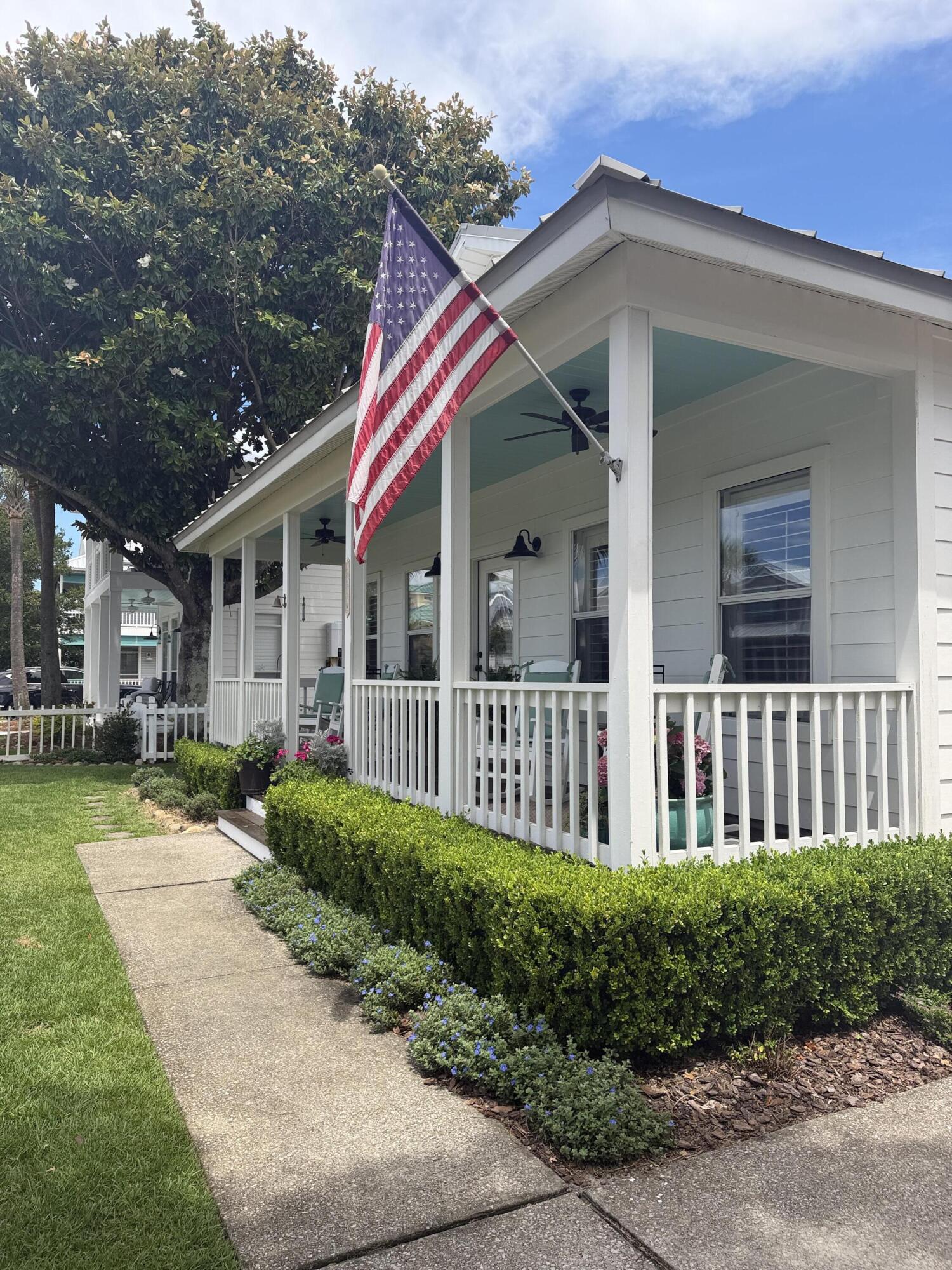 CRYSTAL SHORES - Residential