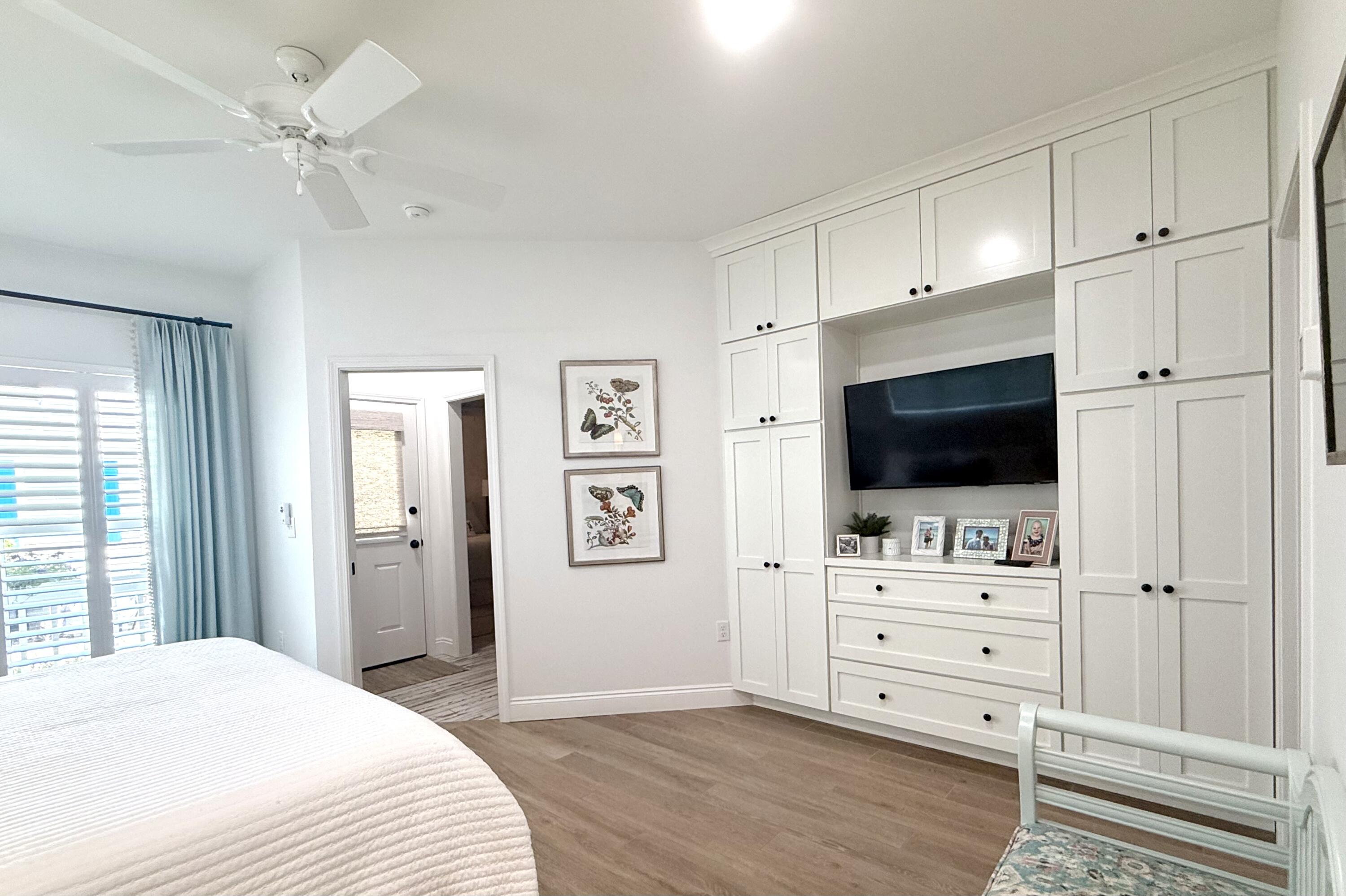 CRYSTAL SHORES - Residential