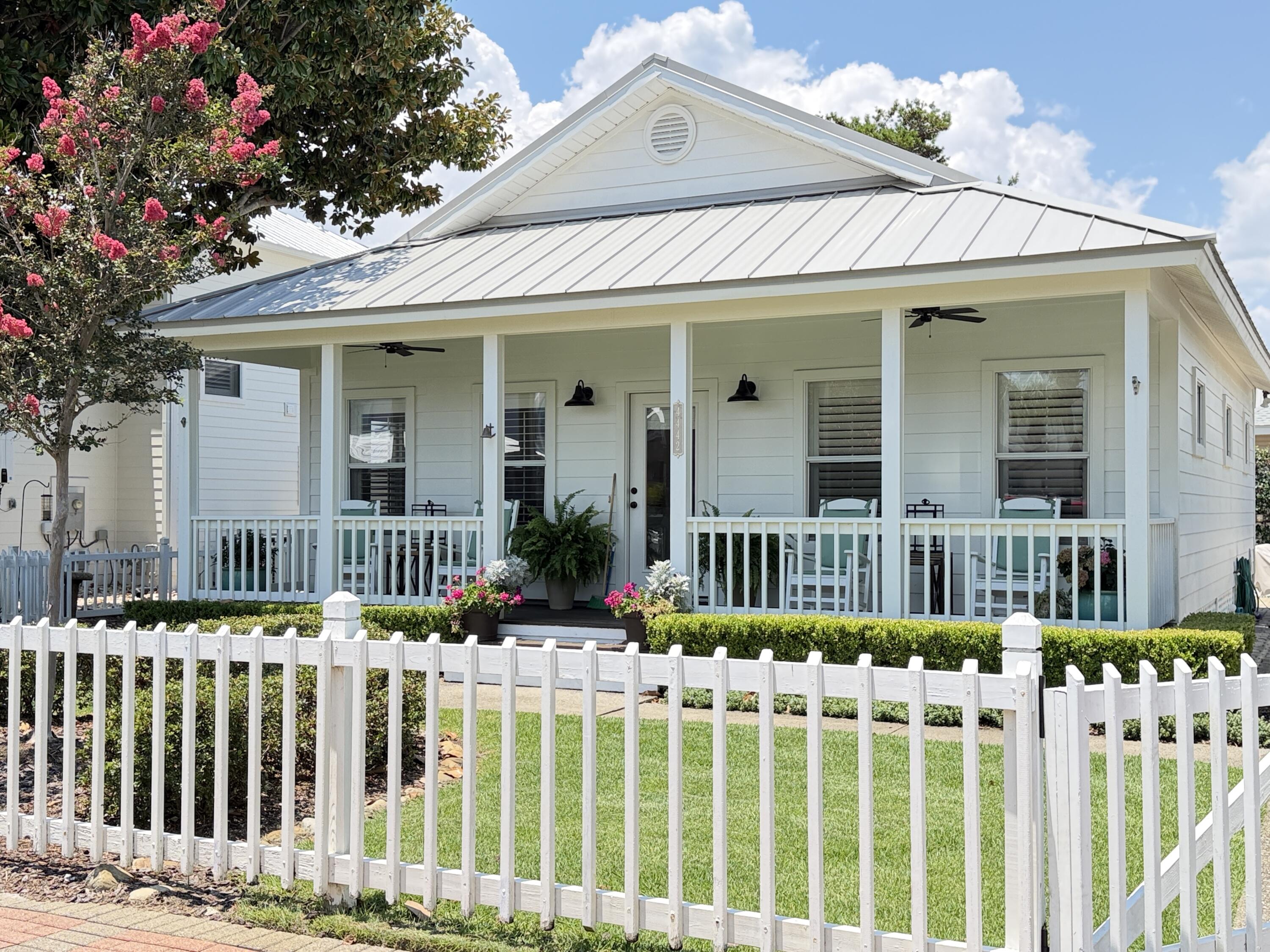 CRYSTAL SHORES - Residential