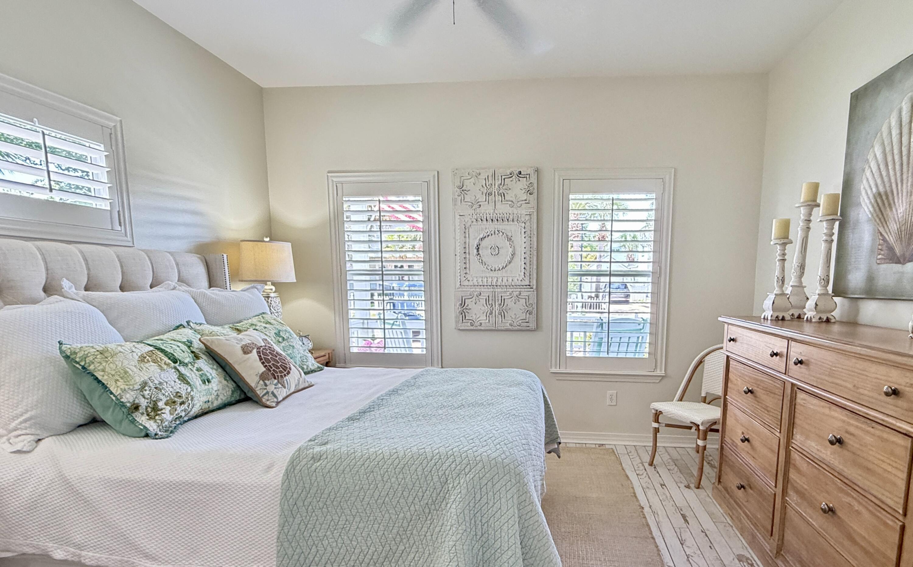 CRYSTAL SHORES - Residential