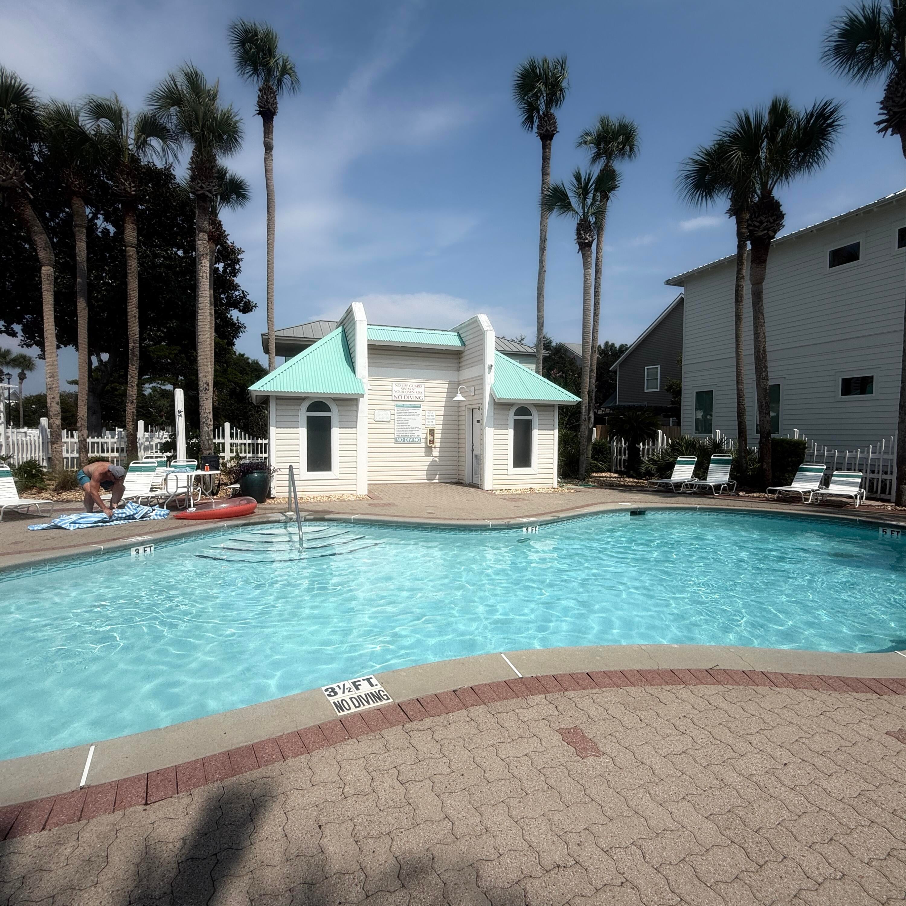 CRYSTAL SHORES - Residential