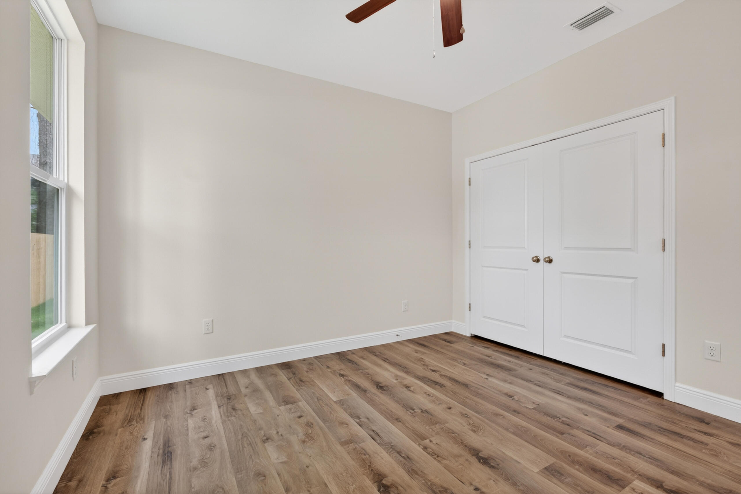CRESCENT SHORES - Residential