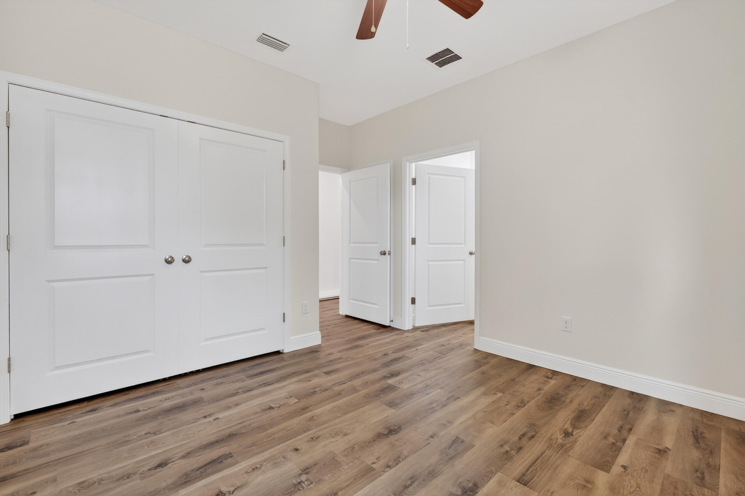 CRESCENT SHORES - Residential