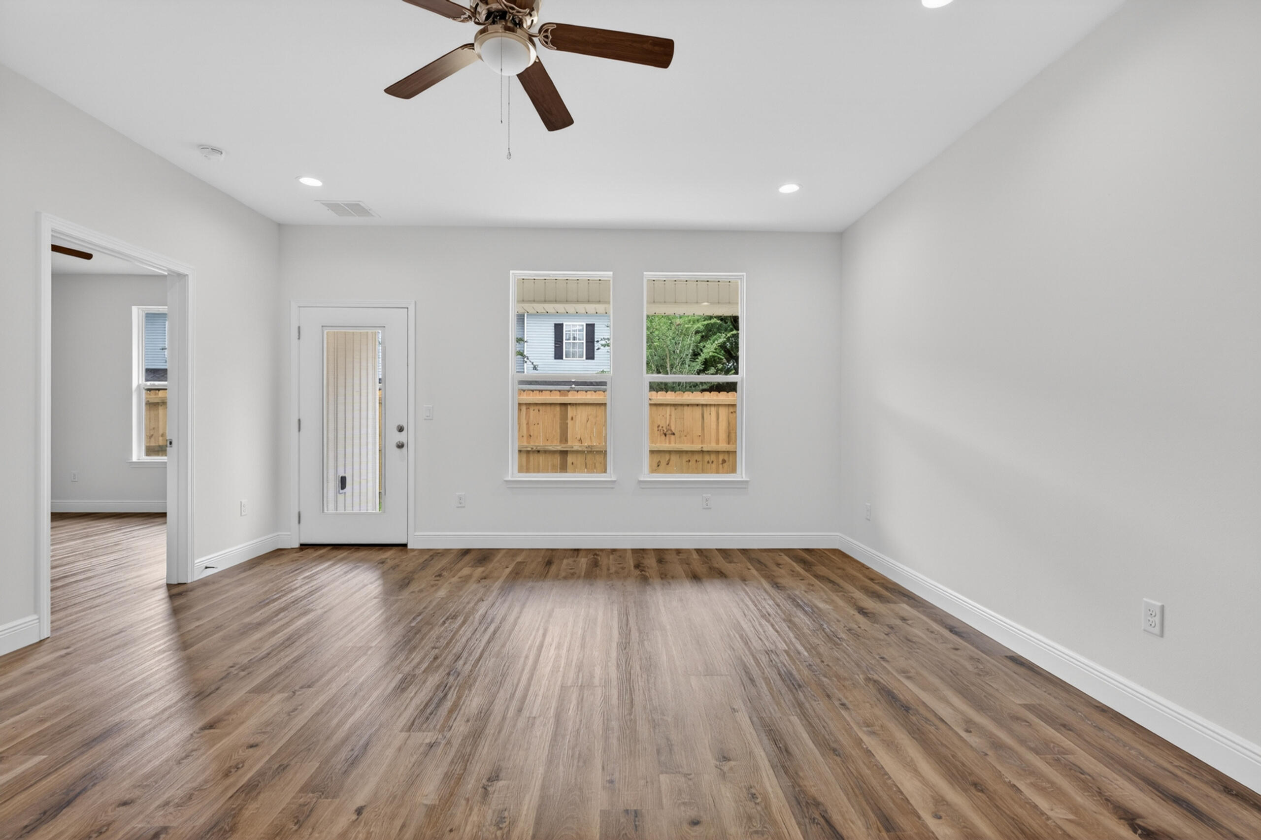 CRESCENT SHORES - Residential