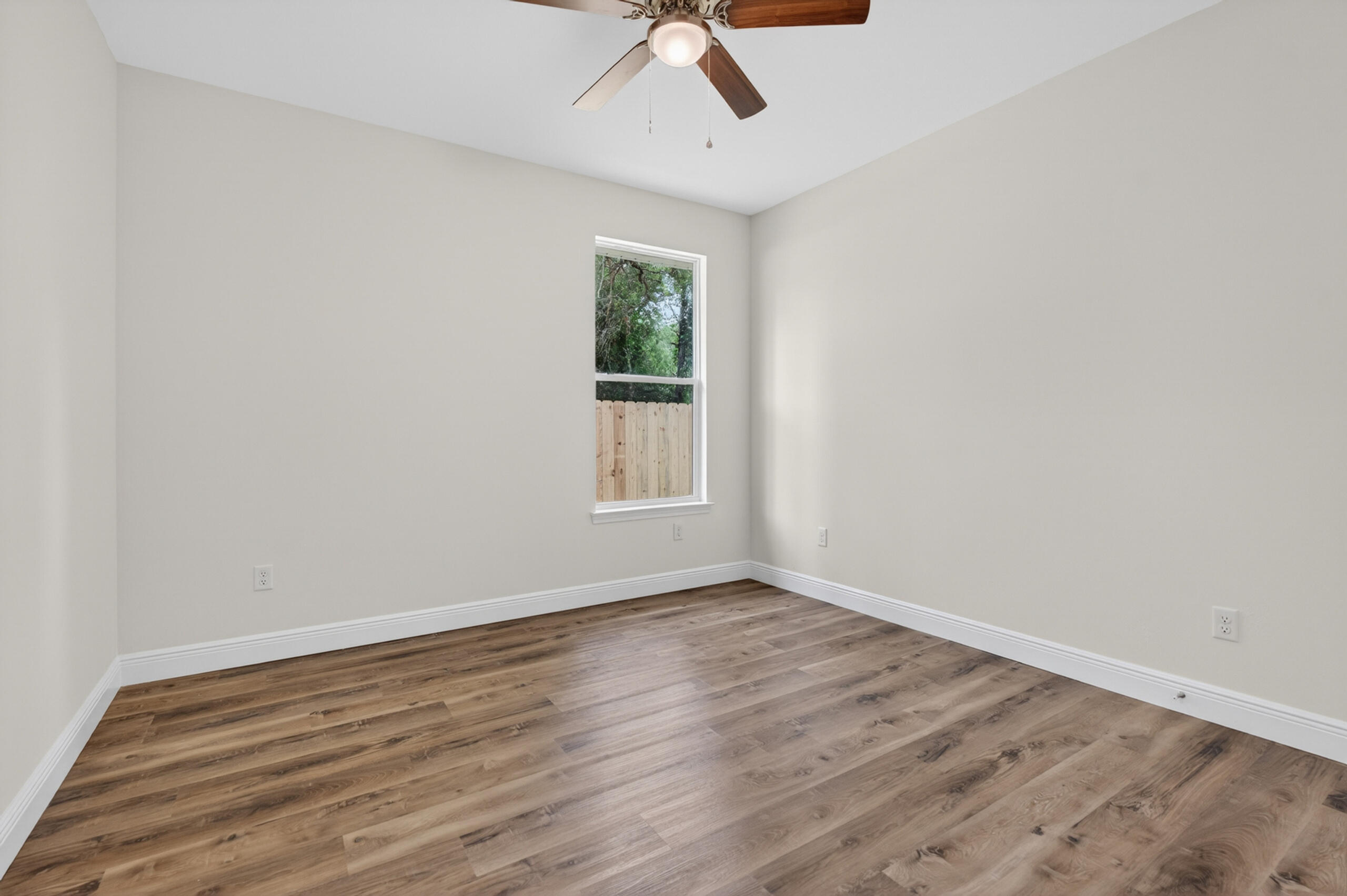CRESCENT SHORES - Residential