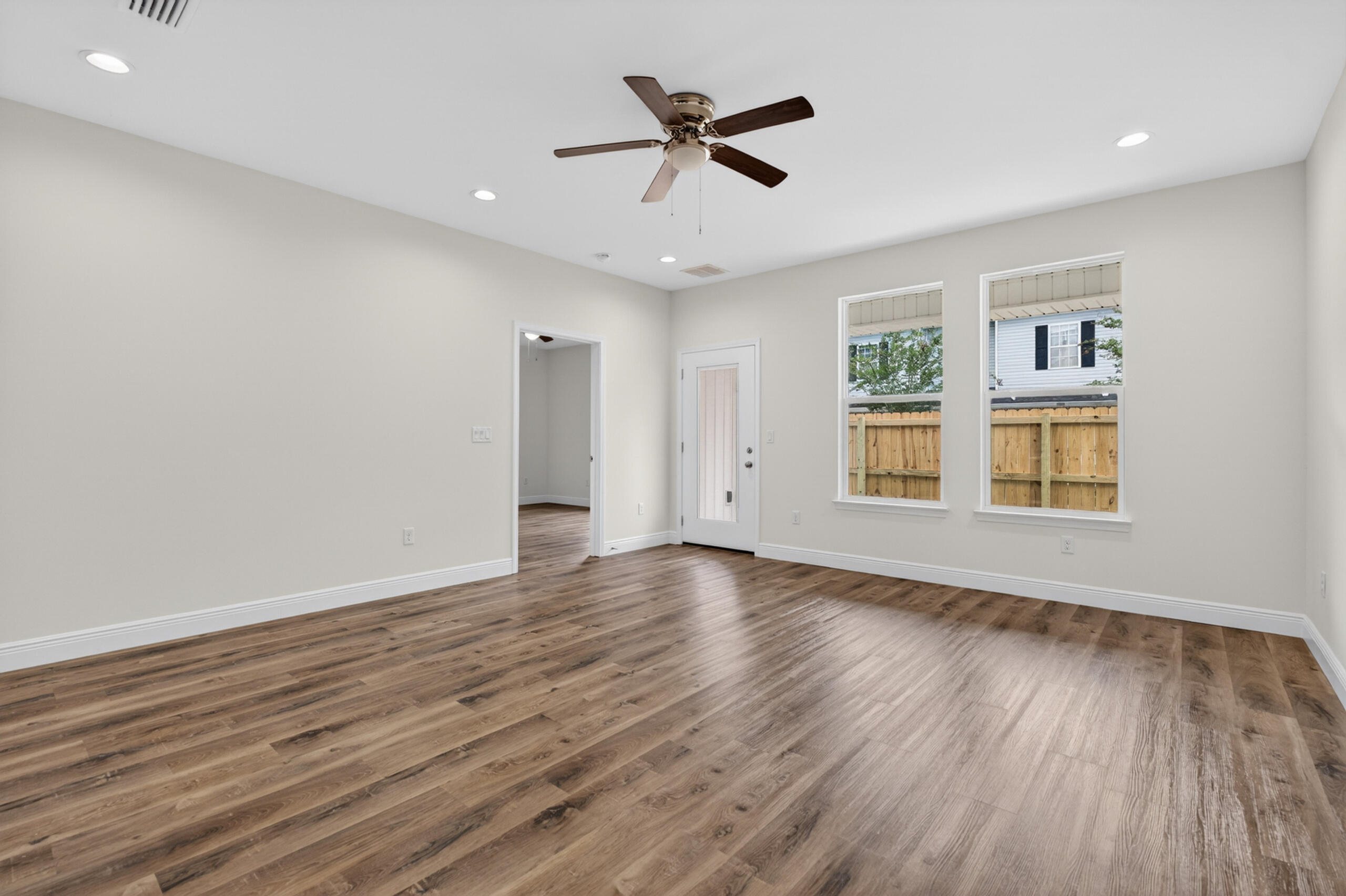 CRESCENT SHORES - Residential