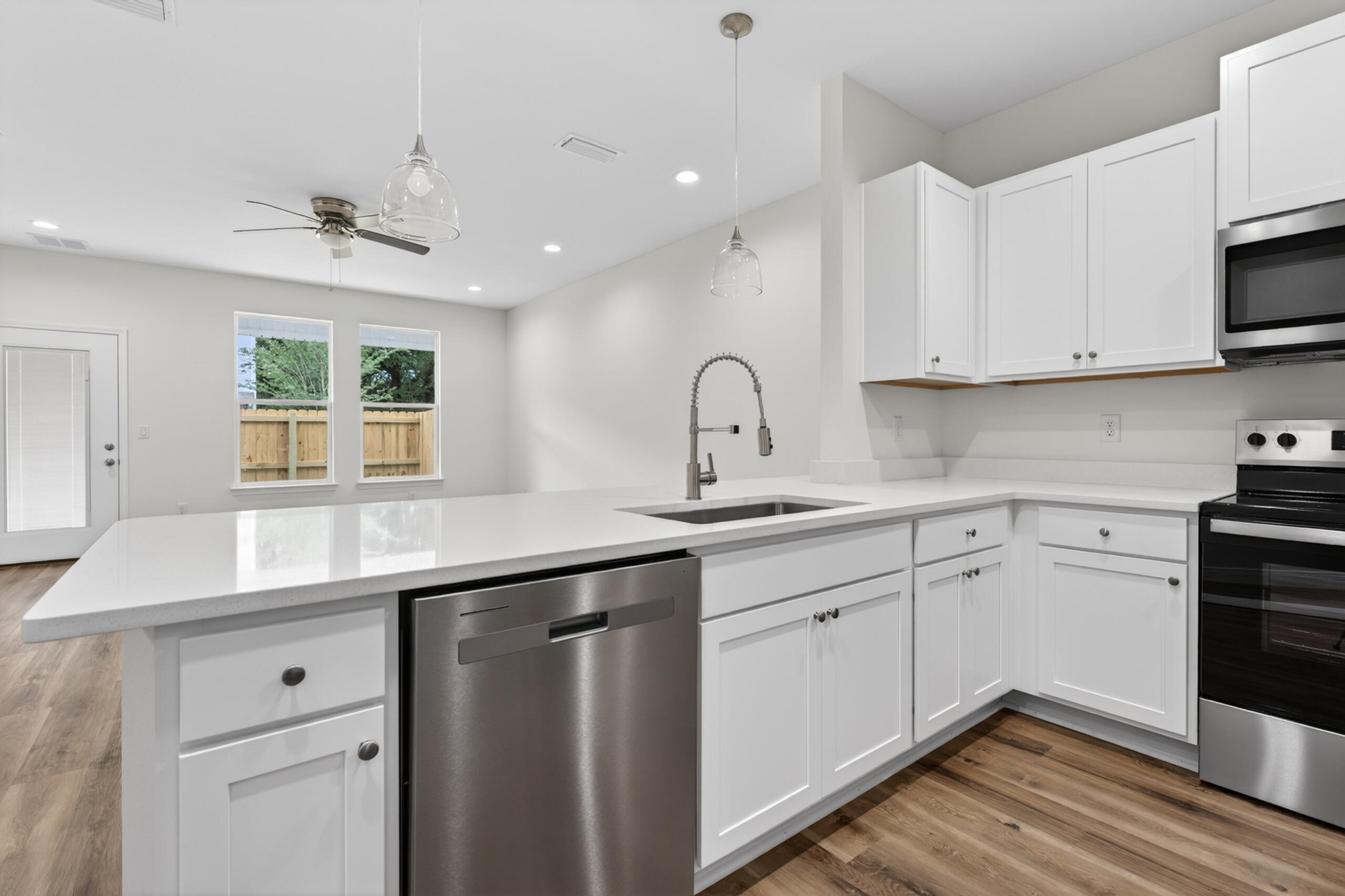 CRESCENT SHORES - Residential