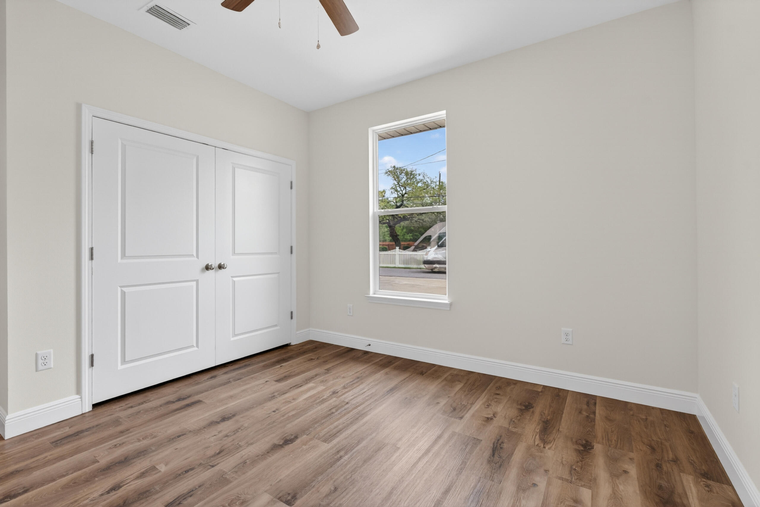 CRESCENT SHORES - Residential