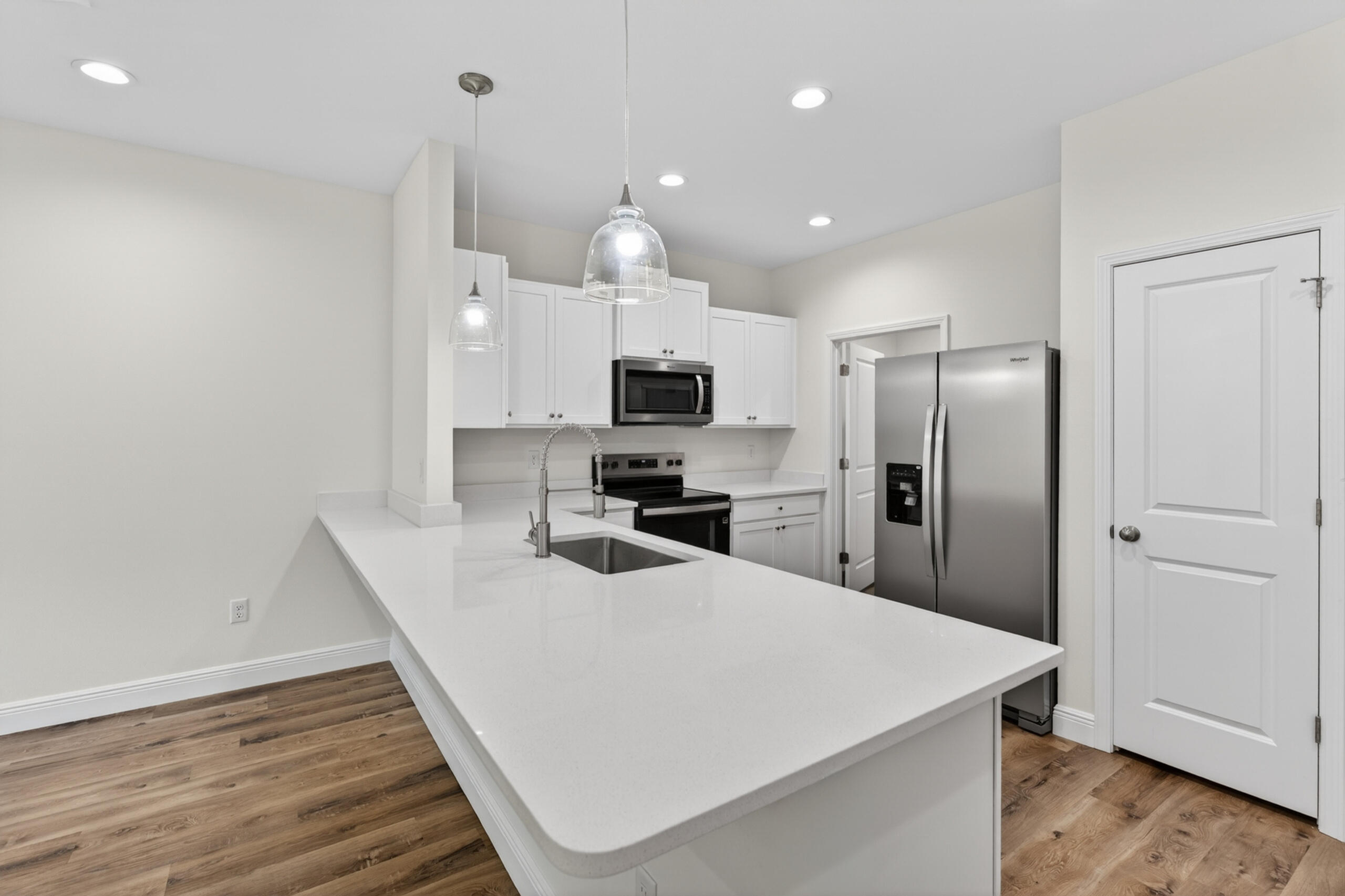 CRESCENT SHORES - Residential