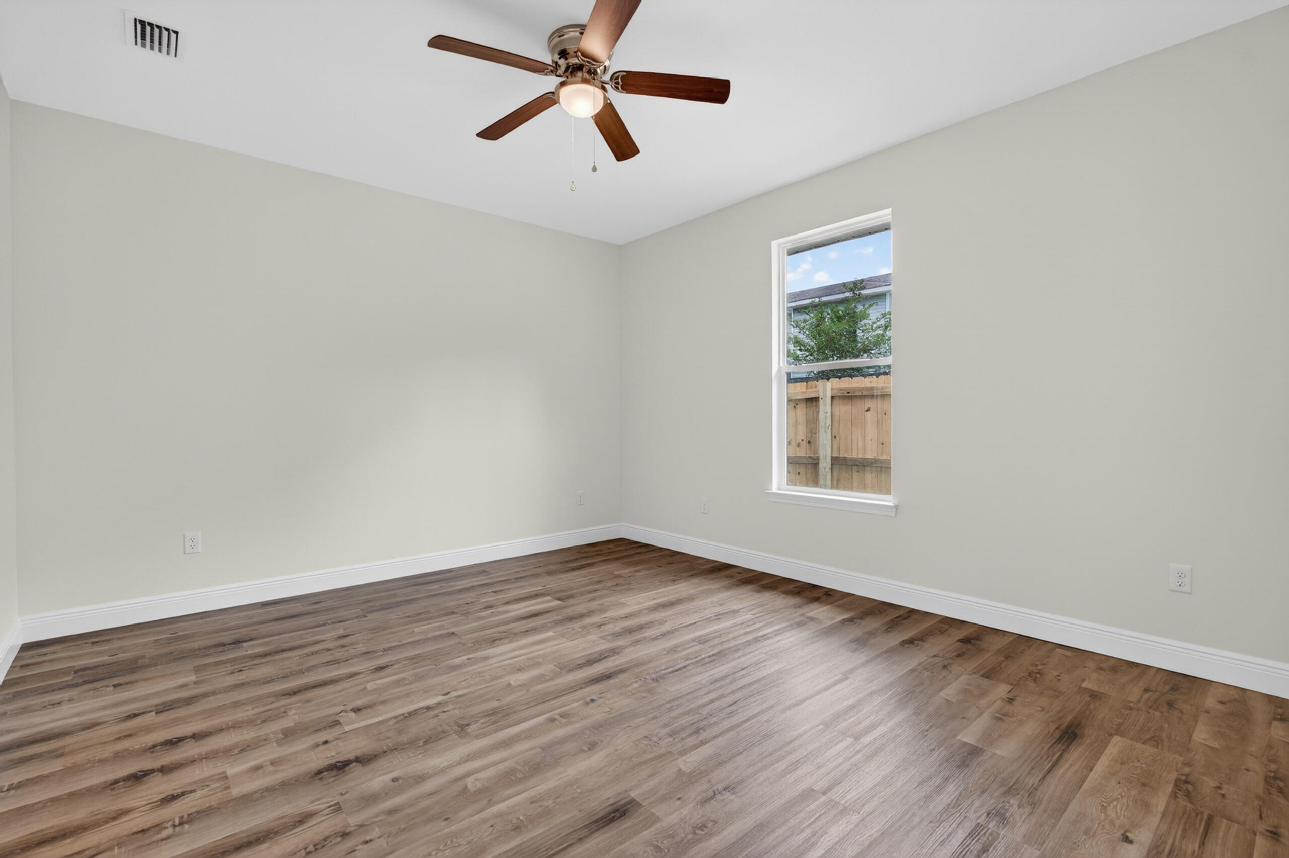 CRESCENT SHORES - Residential