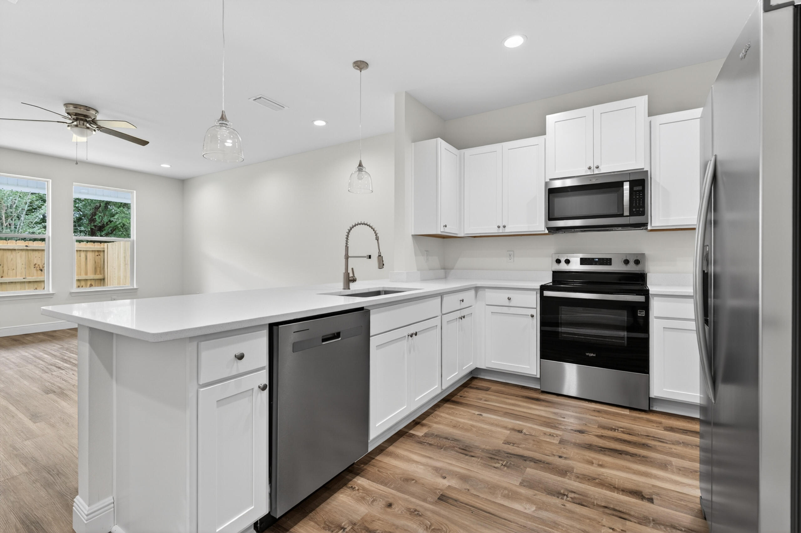 CRESCENT SHORES - Residential