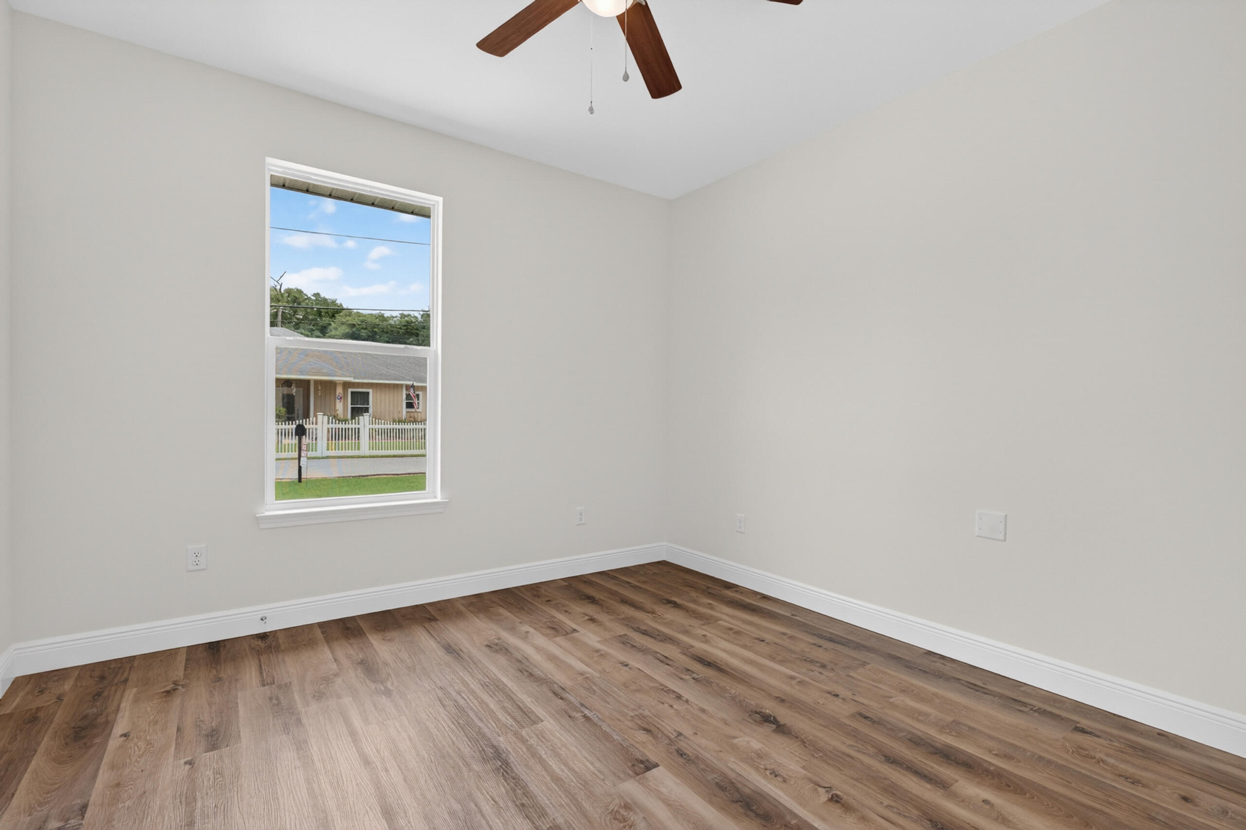 CRESCENT SHORES - Residential