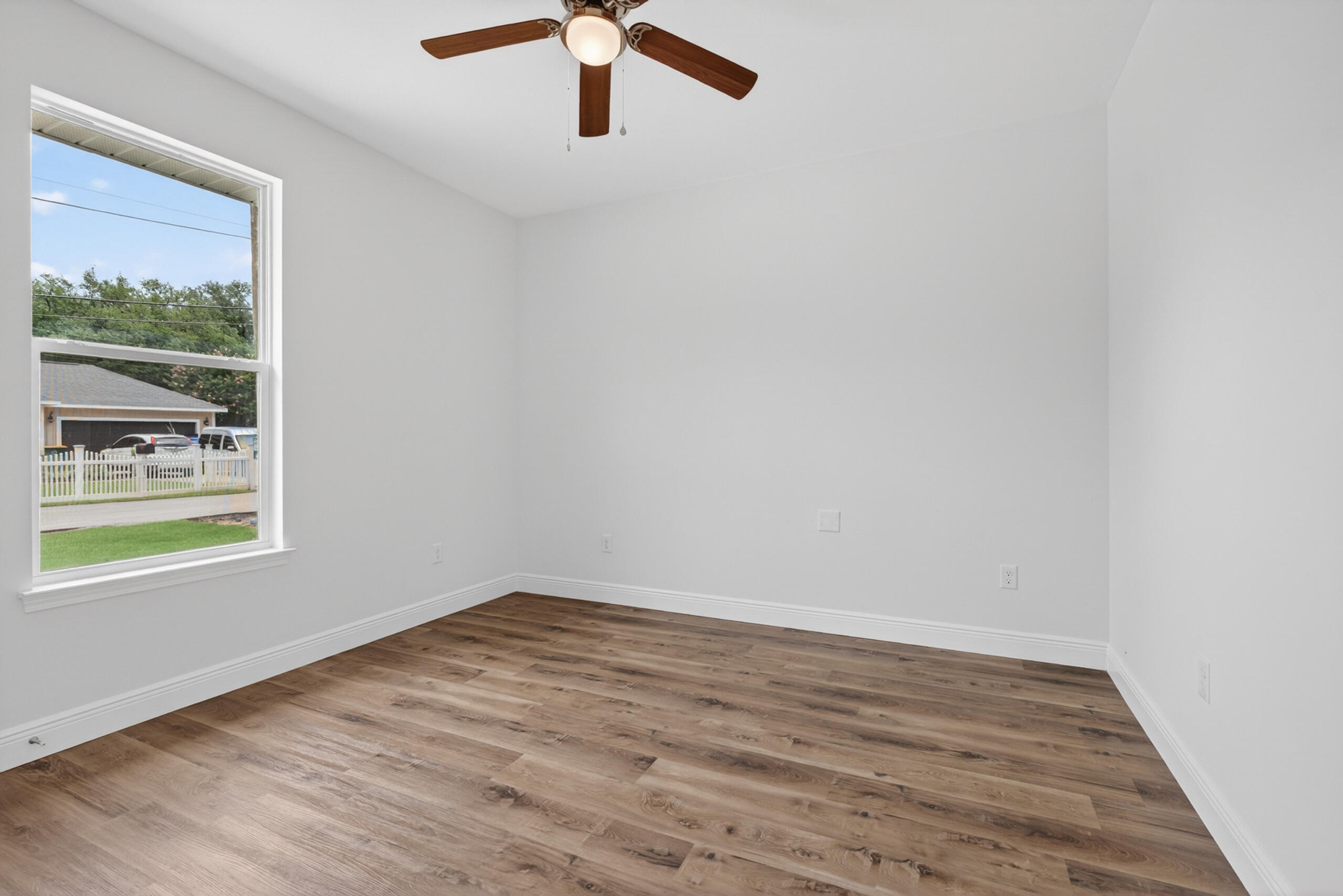 CRESCENT SHORES - Residential