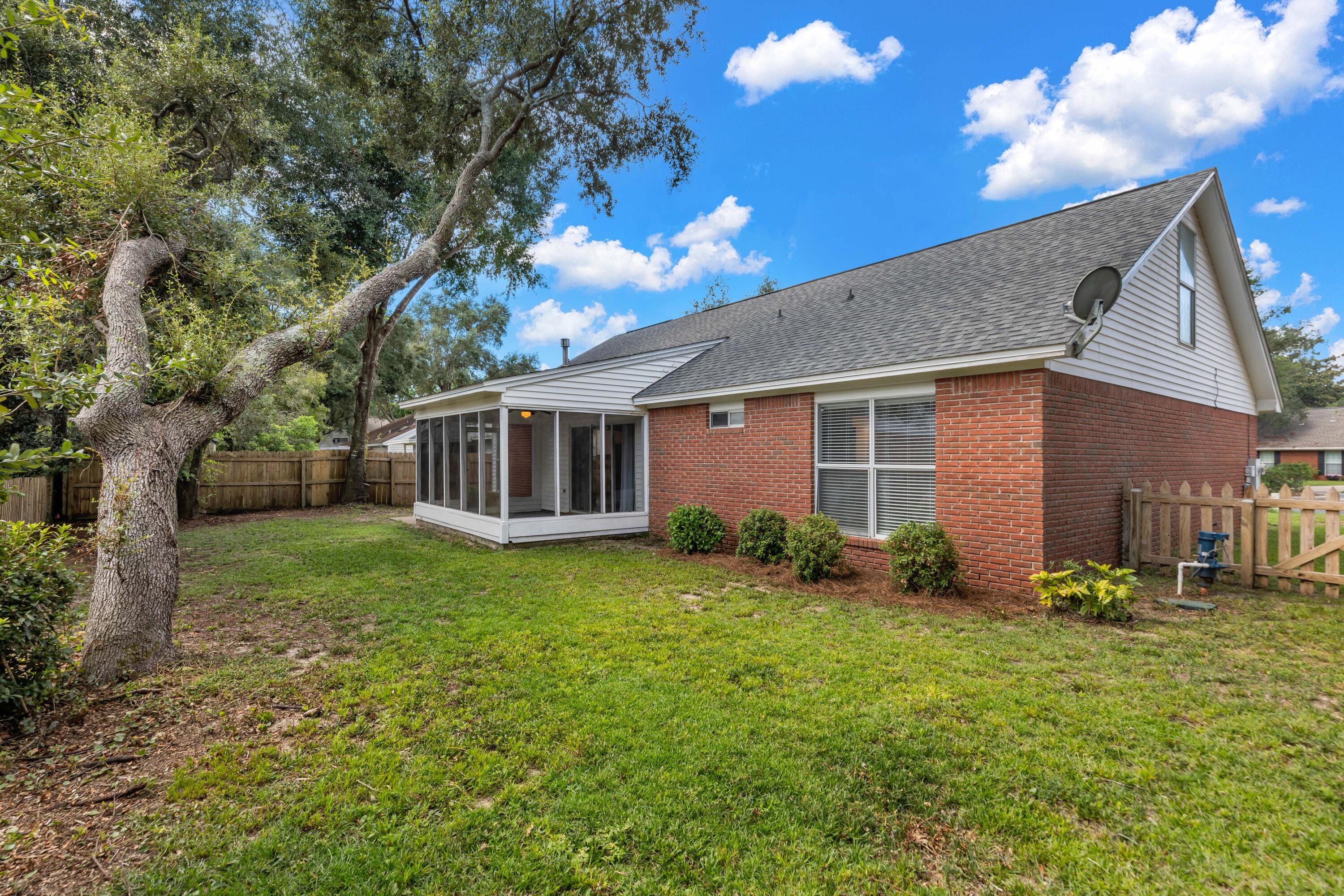 PARKWOOD COURT AT BLUEWATER BAY - Residential